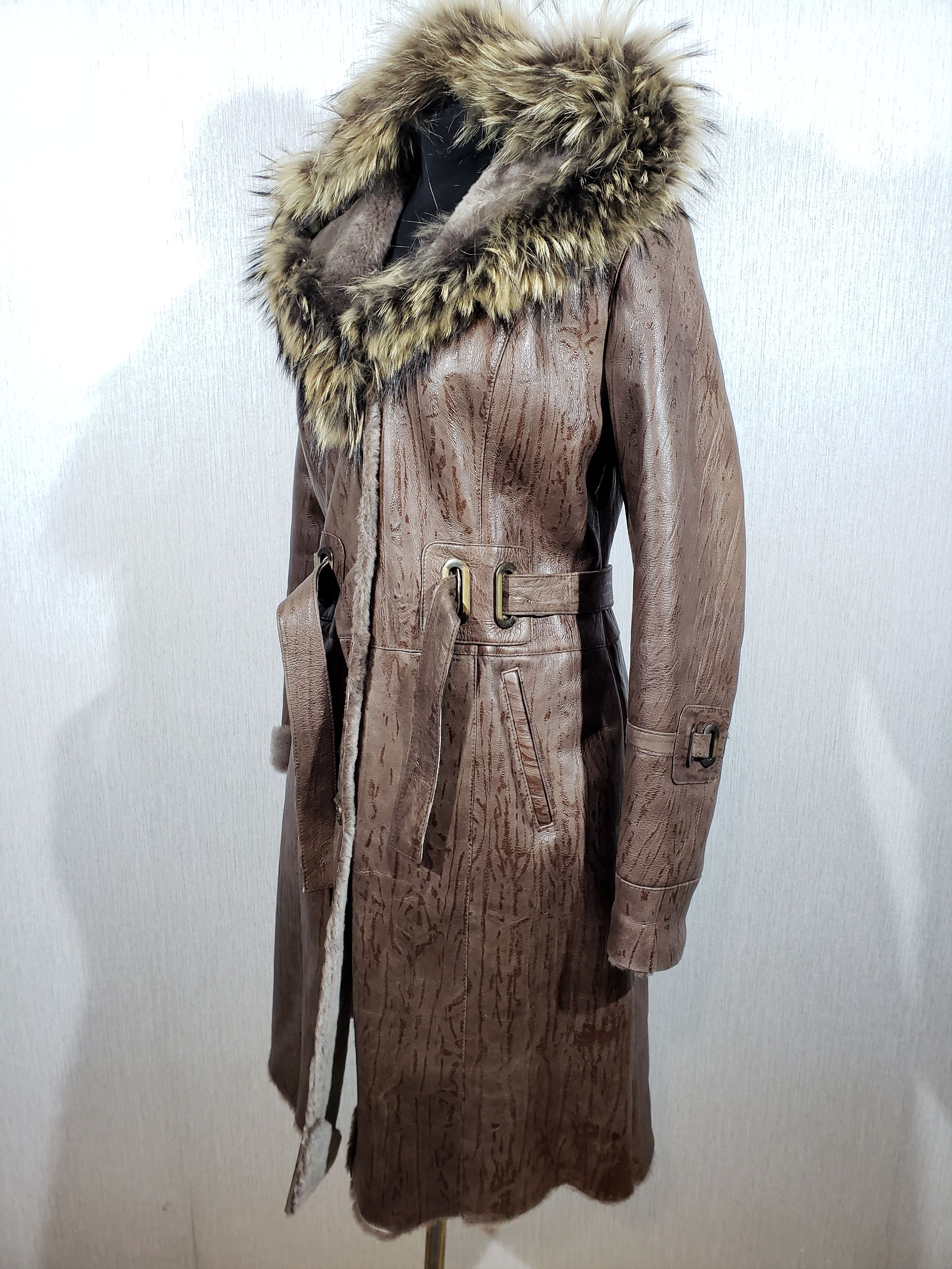 Other Stylish brown sheepskin coat with a warm hood. Size M / US 6-8 / IT 42-44 - 3 Thumbnail