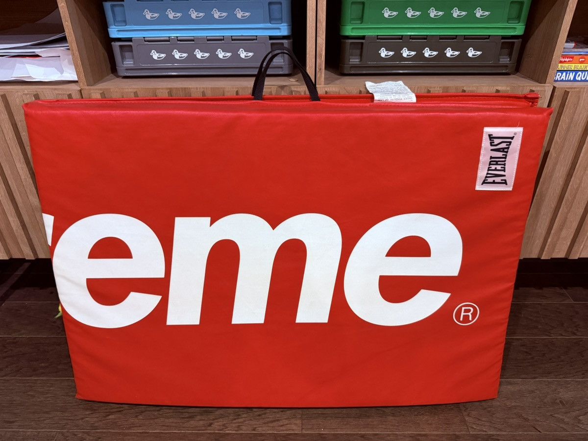Everlast × Supreme Supreme Everlast Folding Exercise Mat Red FW17 *PICK UP ONLY Size ONE SIZE - 6 Thumbnail