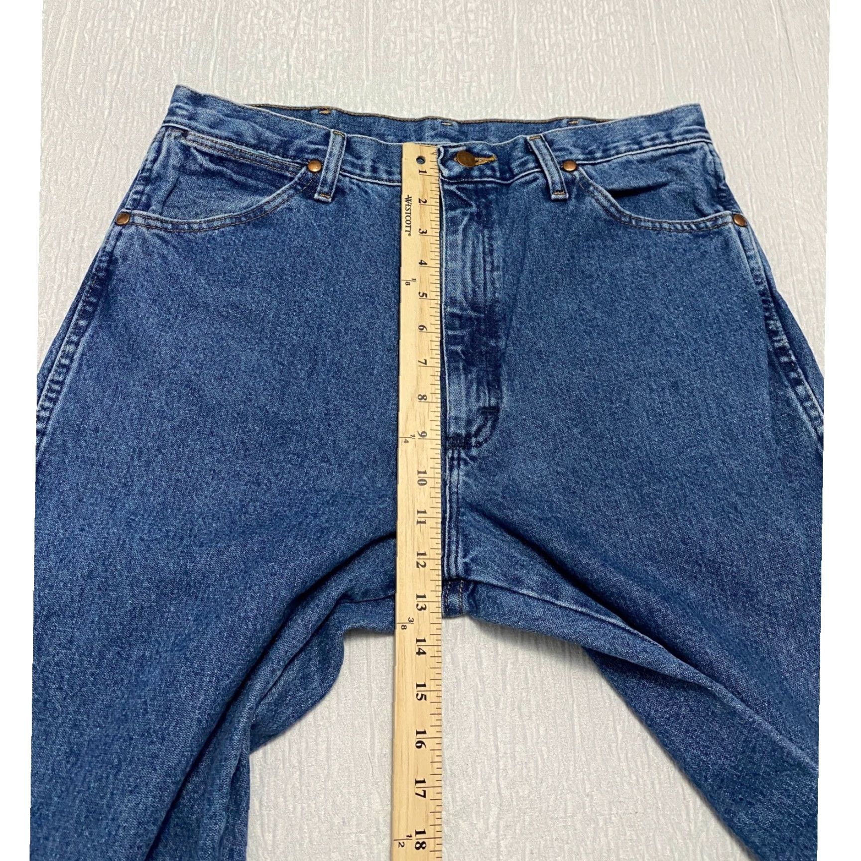 Wrangler VINTAGE Wrangler Jeans Cowboy Western Men's 35x34 Denim Blue 5-Pocket Straight Leg Cotton Jeans Mens Size US 35 - 5 Thumbnail