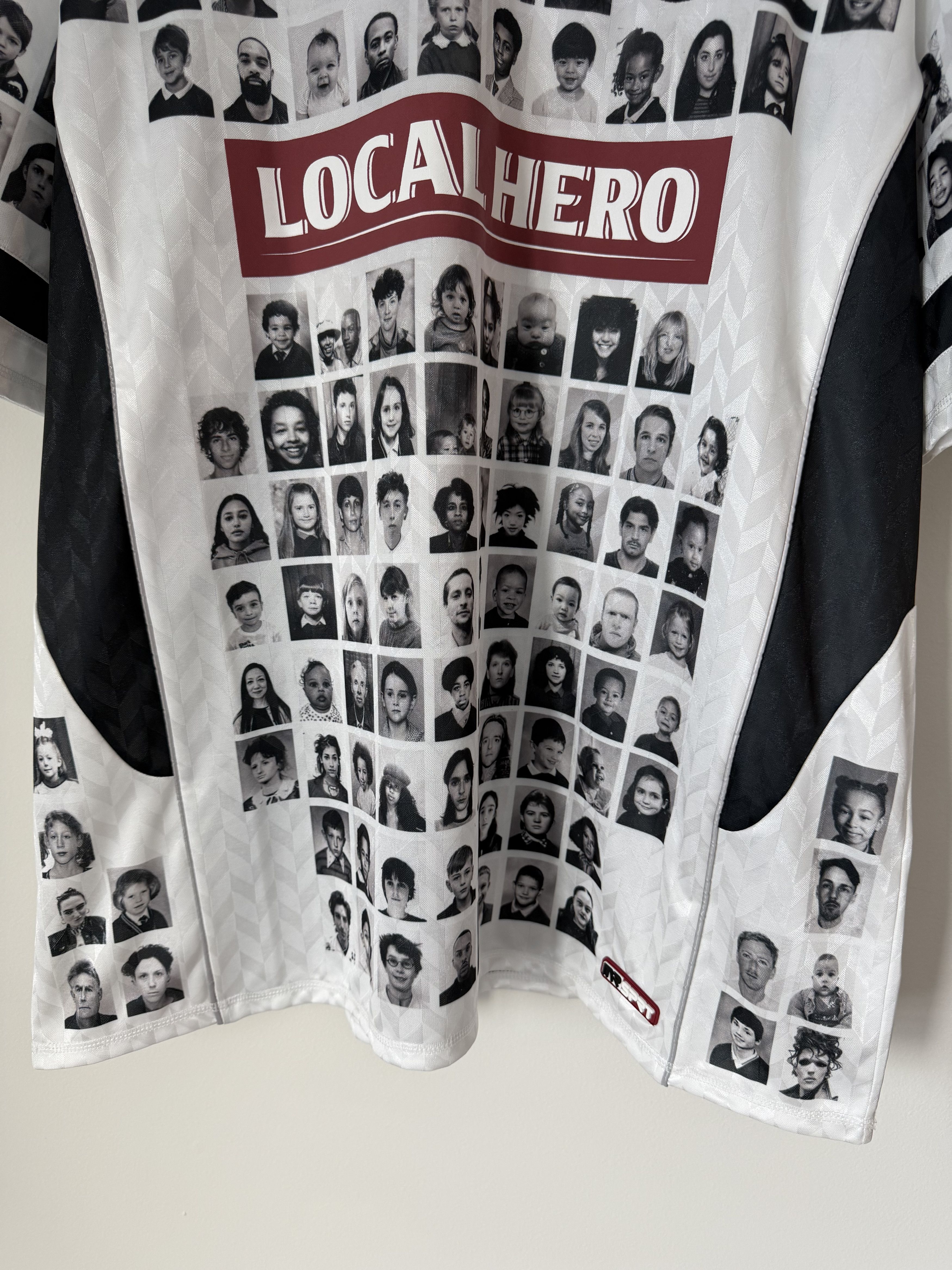 Martine Rose Martine Rose Printed Faces Football Top in White Size US M / EU 48-50 / 2 - 3 Thumbnail