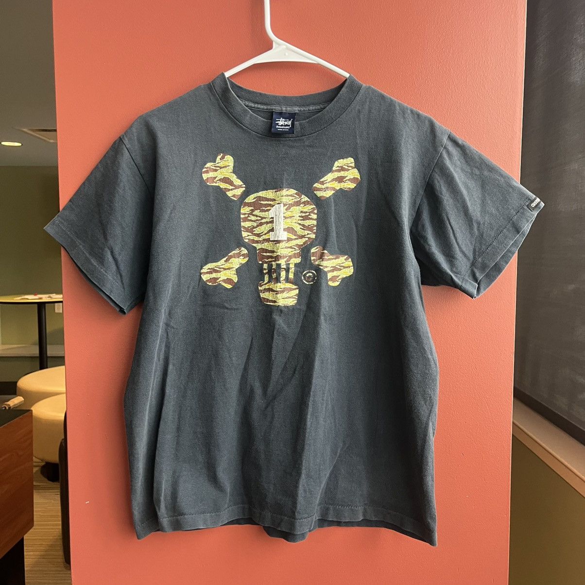 VINTAGE 90s STUSSY MADE IN USA CAMO SKULL TEE