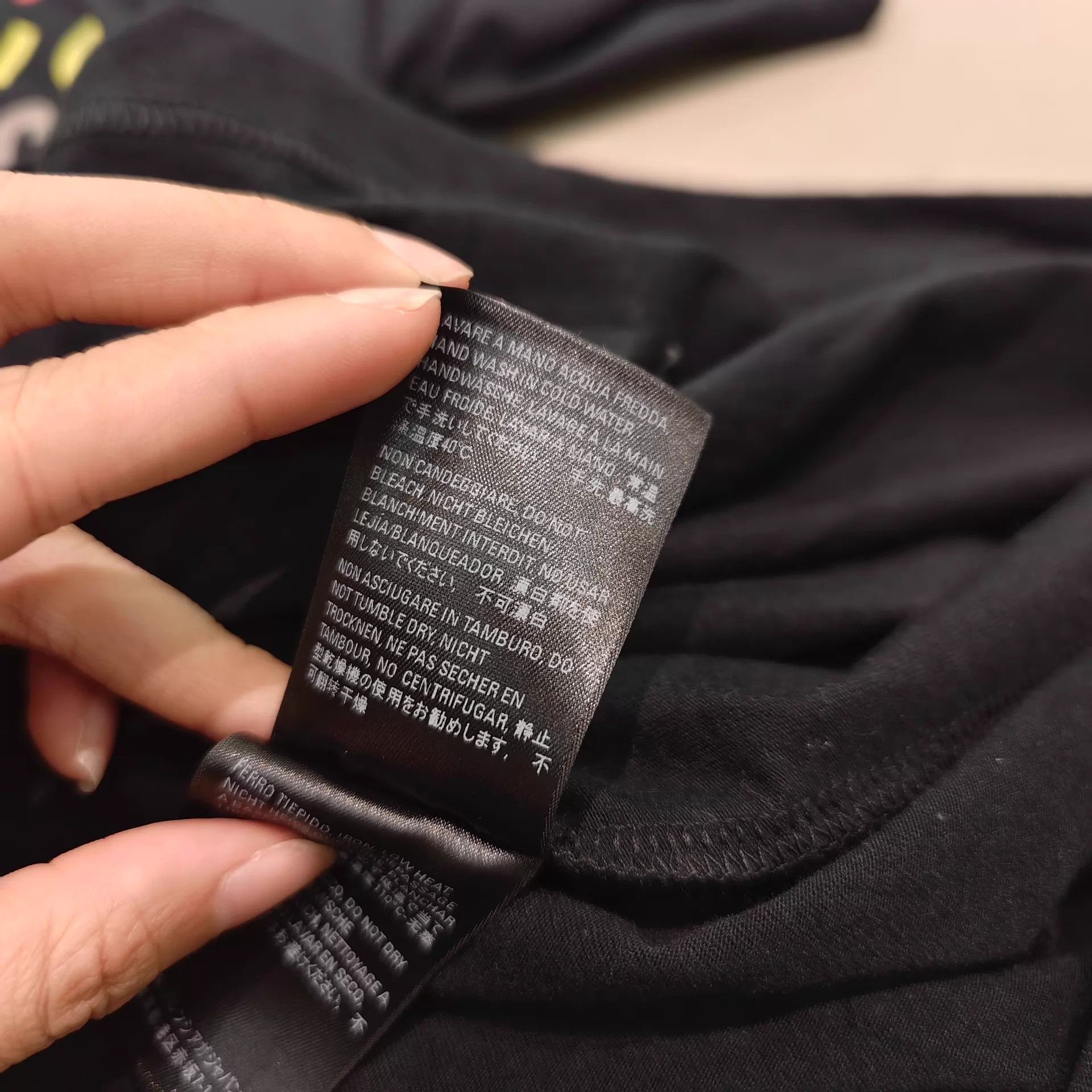 Balenciaga Balenciaga 7-Language Print SS Tee XS 99 New Size XS / US 0-2 / IT 36-38 - 6 Thumbnail