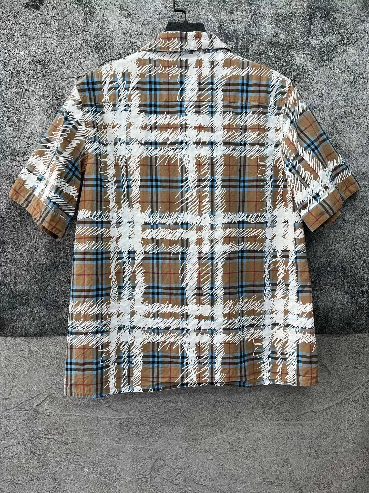 Burberry burberry graffiti short sleeve shirt uk4. Size US XS / EU 42 / 0 - 2 Thumbnail