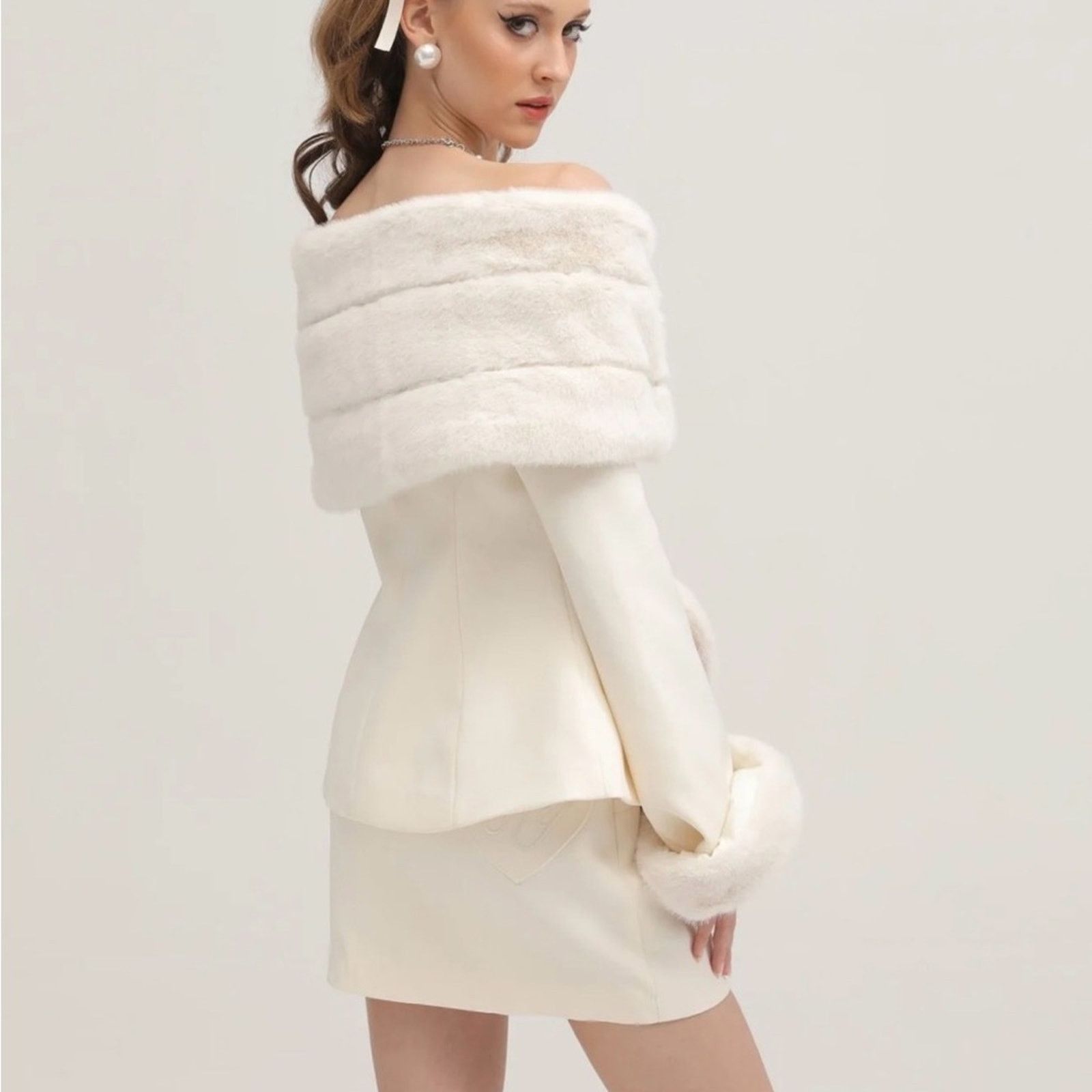 Other Old Money Jessica Bara White Faux Fur Jacket & Skirt size S Size XS / US 0-2 / IT 36-38 - 6 Thumbnail