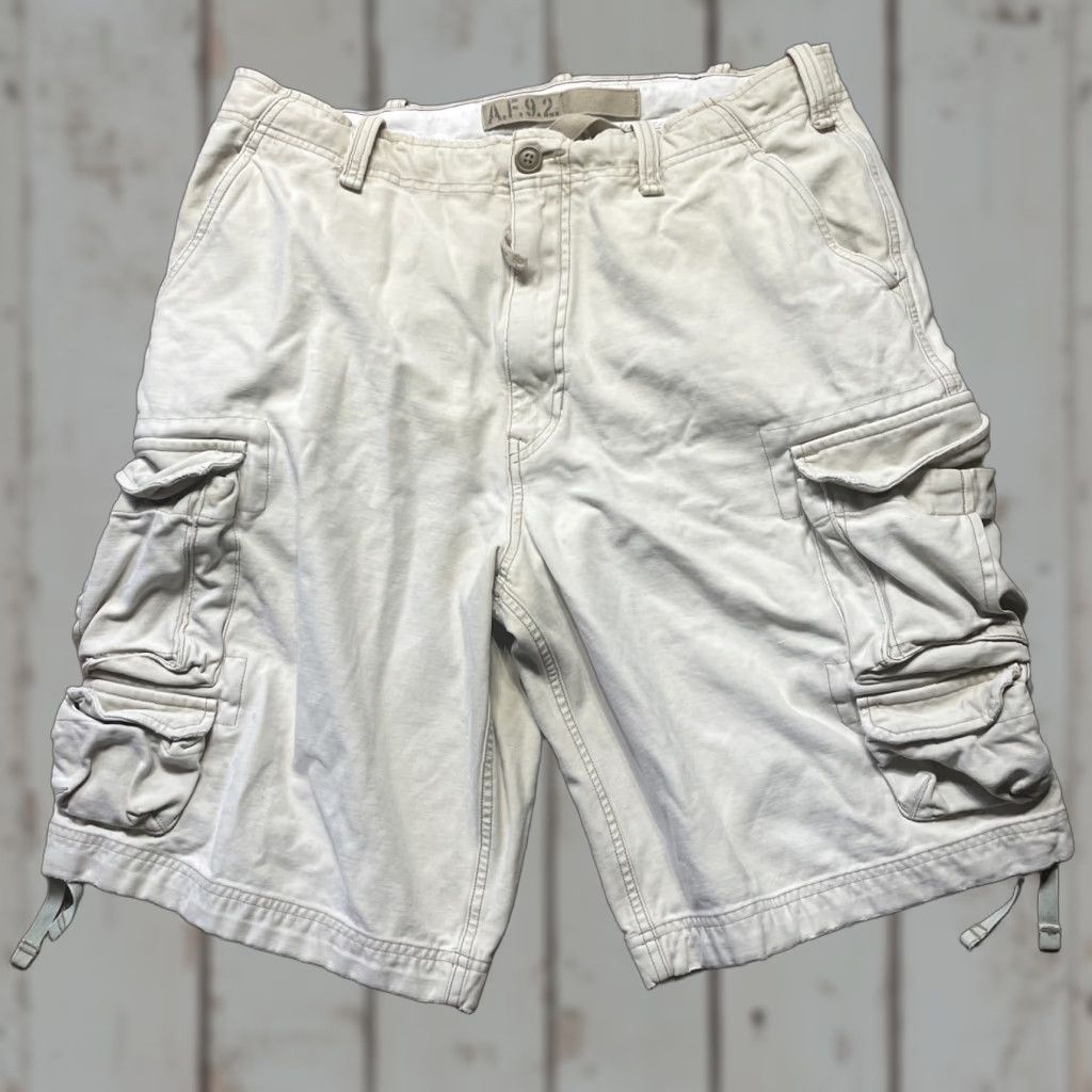 Abercrombie & Fitch VINTAGE Abercrombie & Fitch Cargo Shorts Men’s SZ 34 Beige 7 Pocket Distressed Heavy Pockets Y2K VTG Mens Size US 34 / EU 50 - 1 Thumbnail