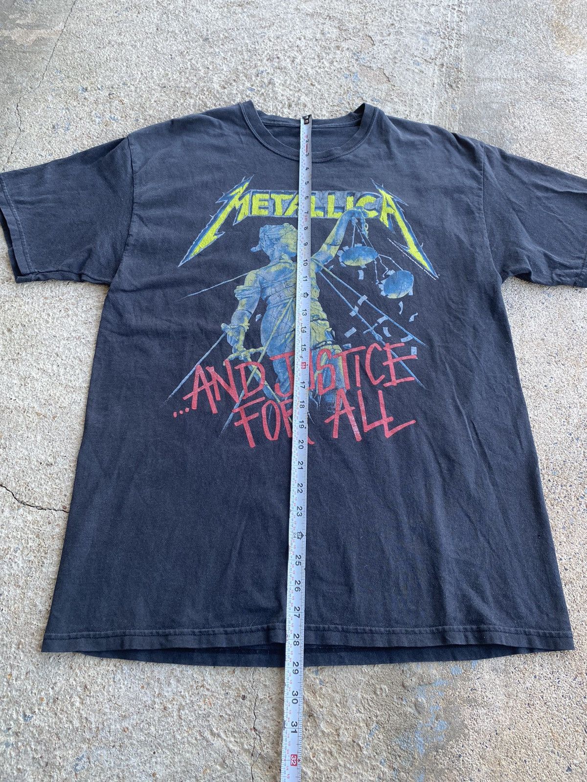 Band Tees × Metallica × Vintage Vintage Y2K Metallica Faded Worn In Band Tee Shirt Size US M / EU 48-50 / 2 - 9 Thumbnail