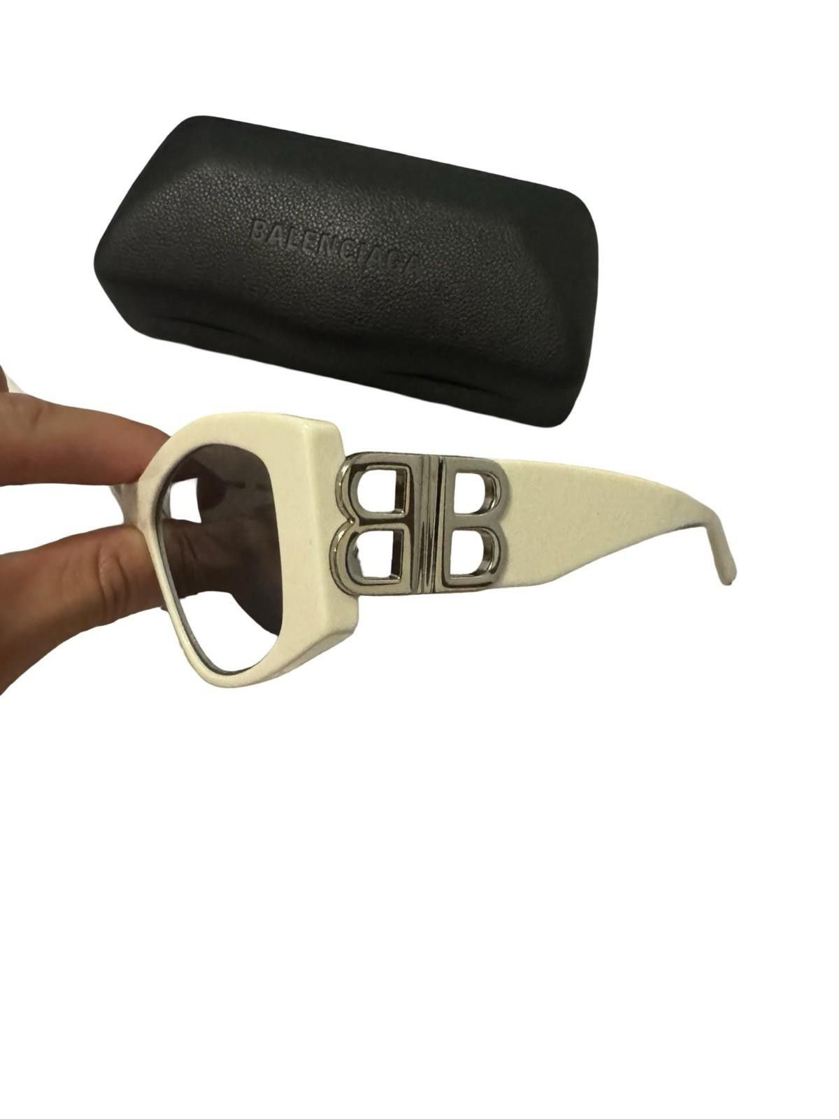 Balenciaga Balenciaga Dyna Frame XL Sunglasses White/Light Silver Size ONE SIZE - 2 Thumbnail