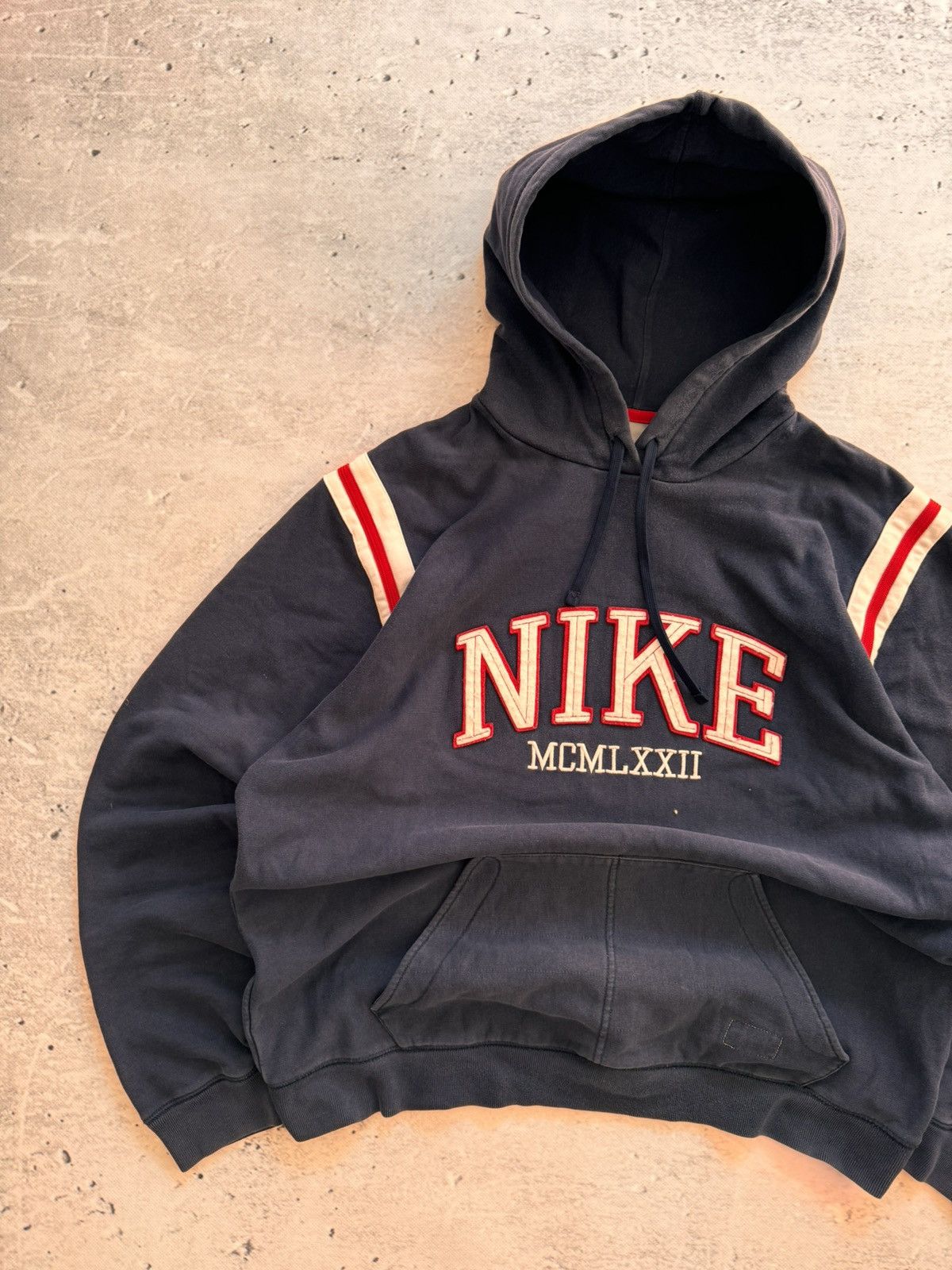 Nike × Vintage NIKE VINTAGE CENTER LOGO OVERSIZE BOXY HOODIE Size US L / EU 52-54 / 3 - 2 Thumbnail