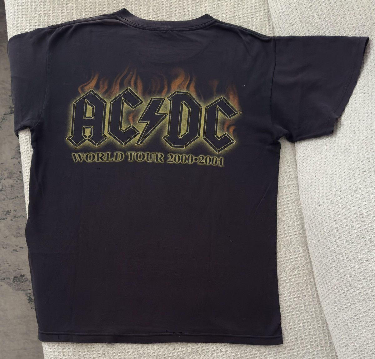 Band Tees Vintage AC/DC Hell’s Bell World Tour 2000-2001 Size US L / EU 52-54 / 3 - 5 Thumbnail