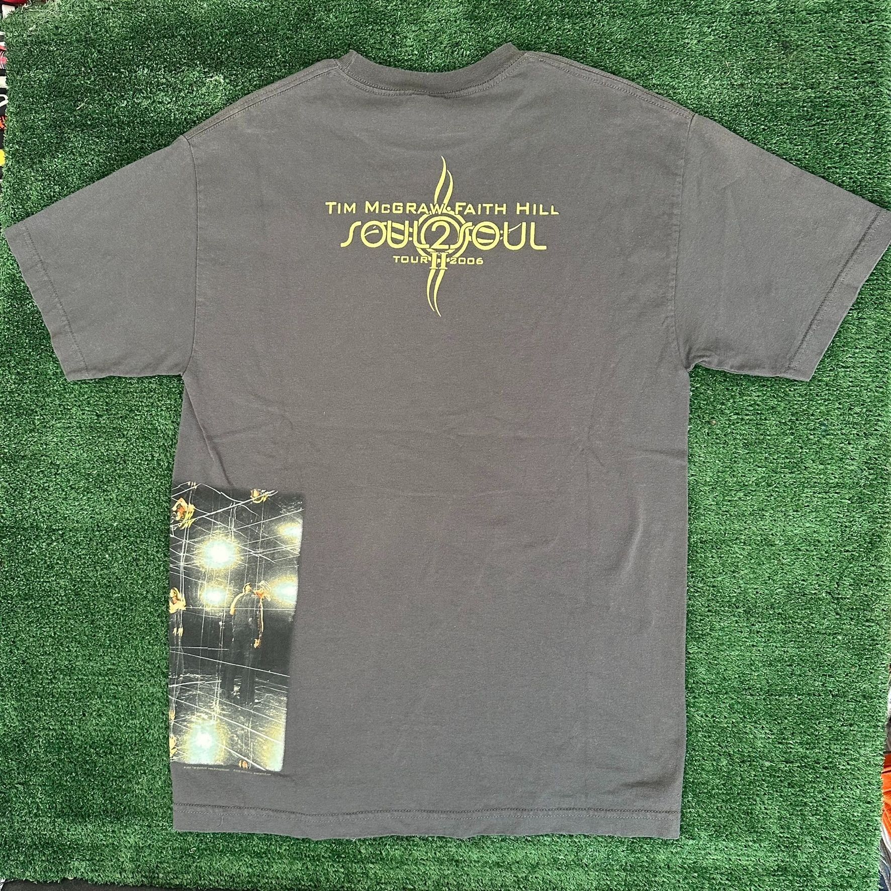 Band Tees Vintage Y2K Tim McGraw Faith Hill Soul2Soul Tour T-Shirt Cou Size US L / EU 52-54 / 3 - 8 Thumbnail