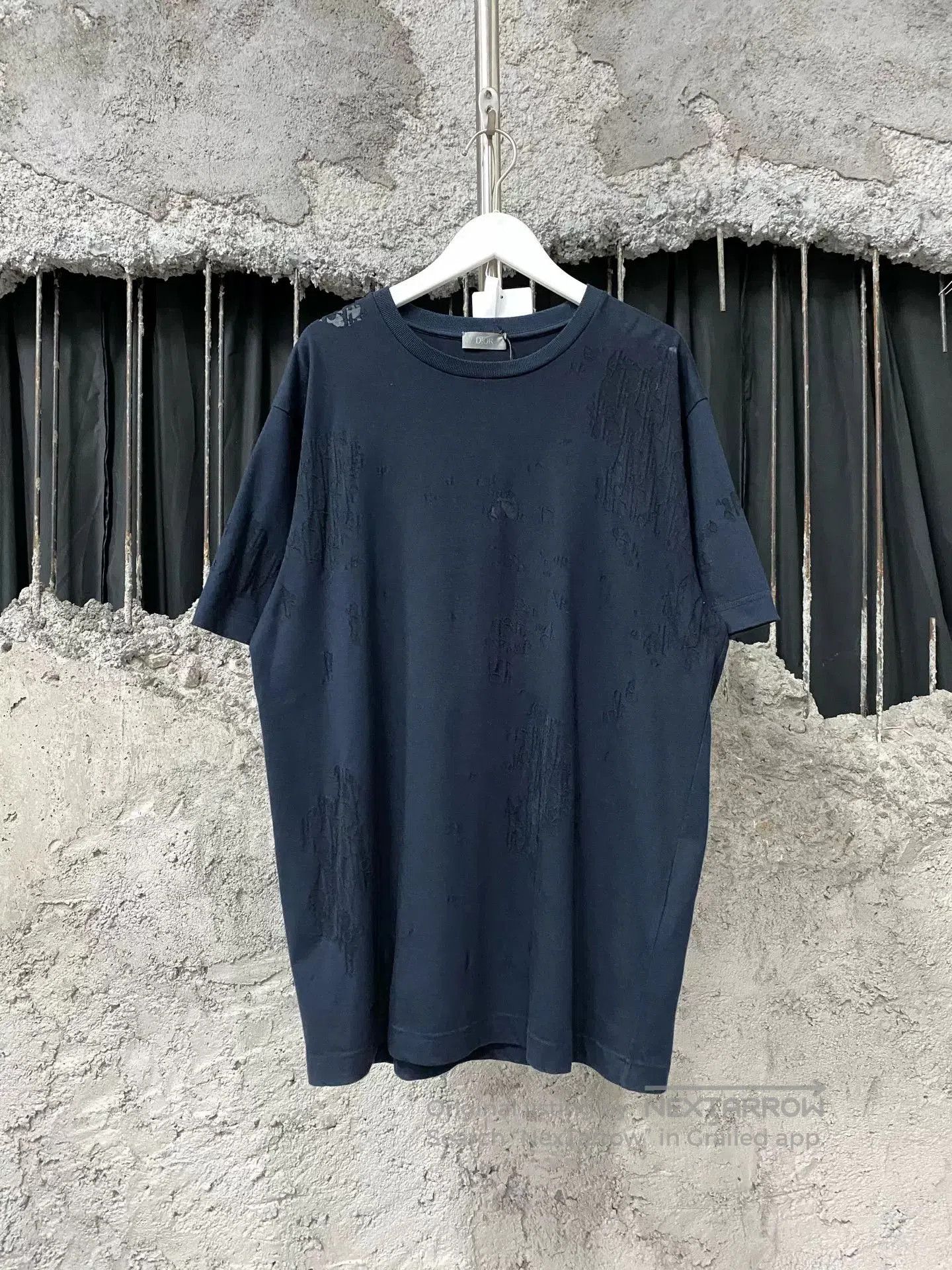 Dior dior distressed logo graphic t. Size US M / EU 48-50 / 2 - 1 Thumbnail