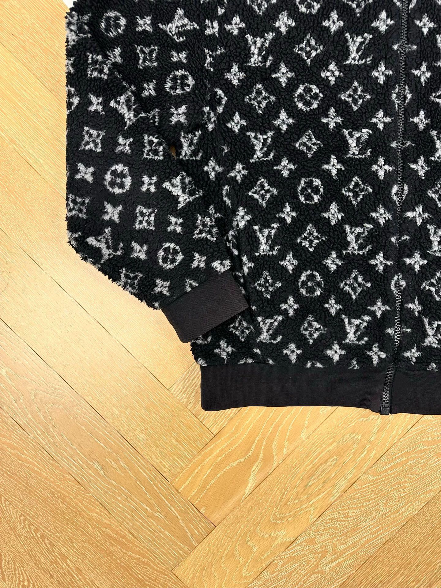 Louis Vuitton LV Monogram allover print fleece jacket men's black Size US XL / EU 56 / 4 - 4 Thumbnail