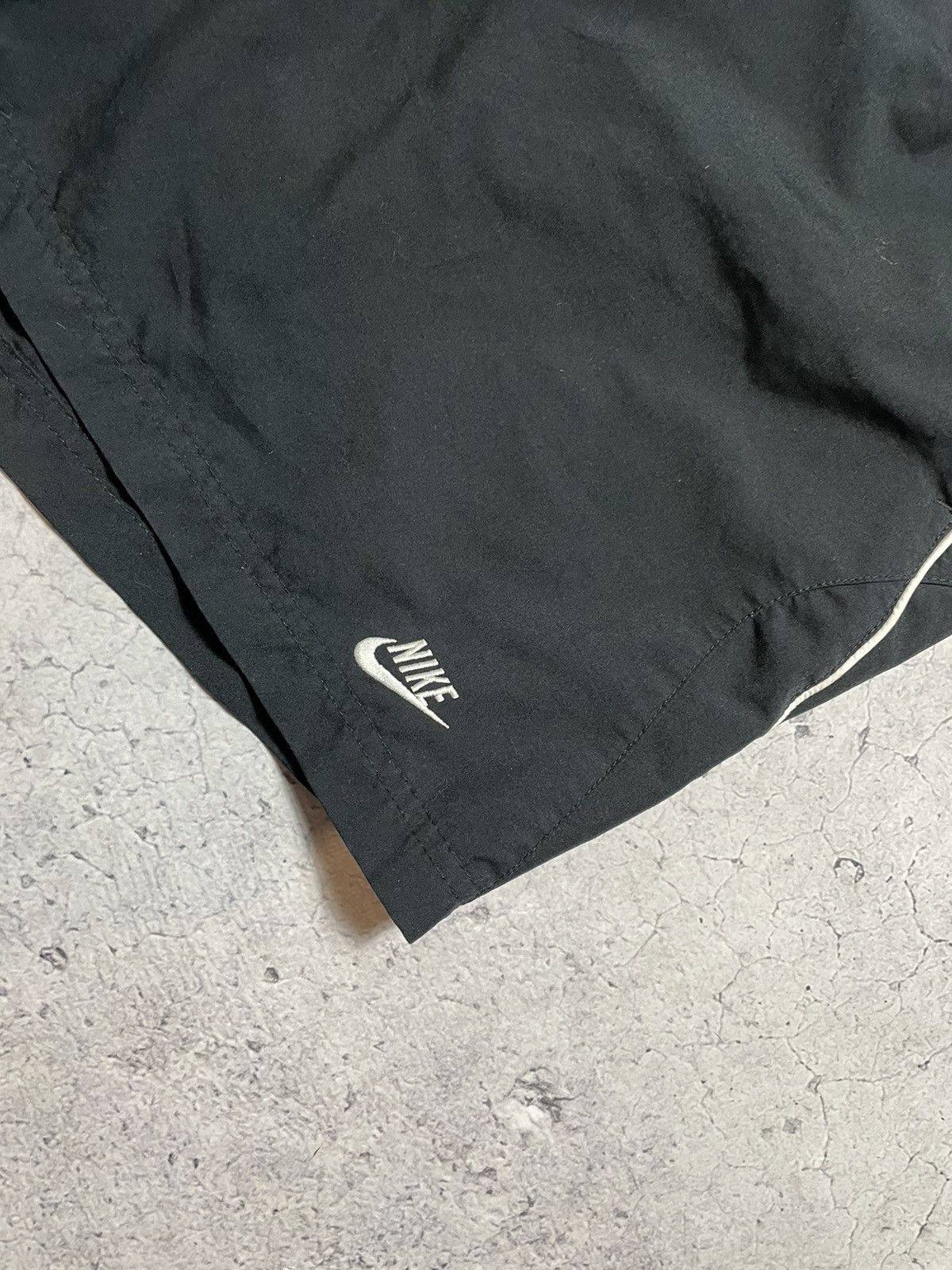 Nike × Vintage Nike Vintage Nylon Shorts Swoosh Drill Y2K Size US 36 / EU 52 - 4 Thumbnail