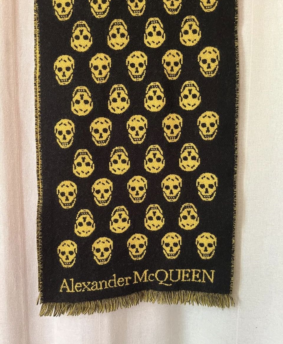 Alexander McQueen Alexander Mcqueen Black and Yellow Wool Scarf Size ONE SIZE - 2 Thumbnail