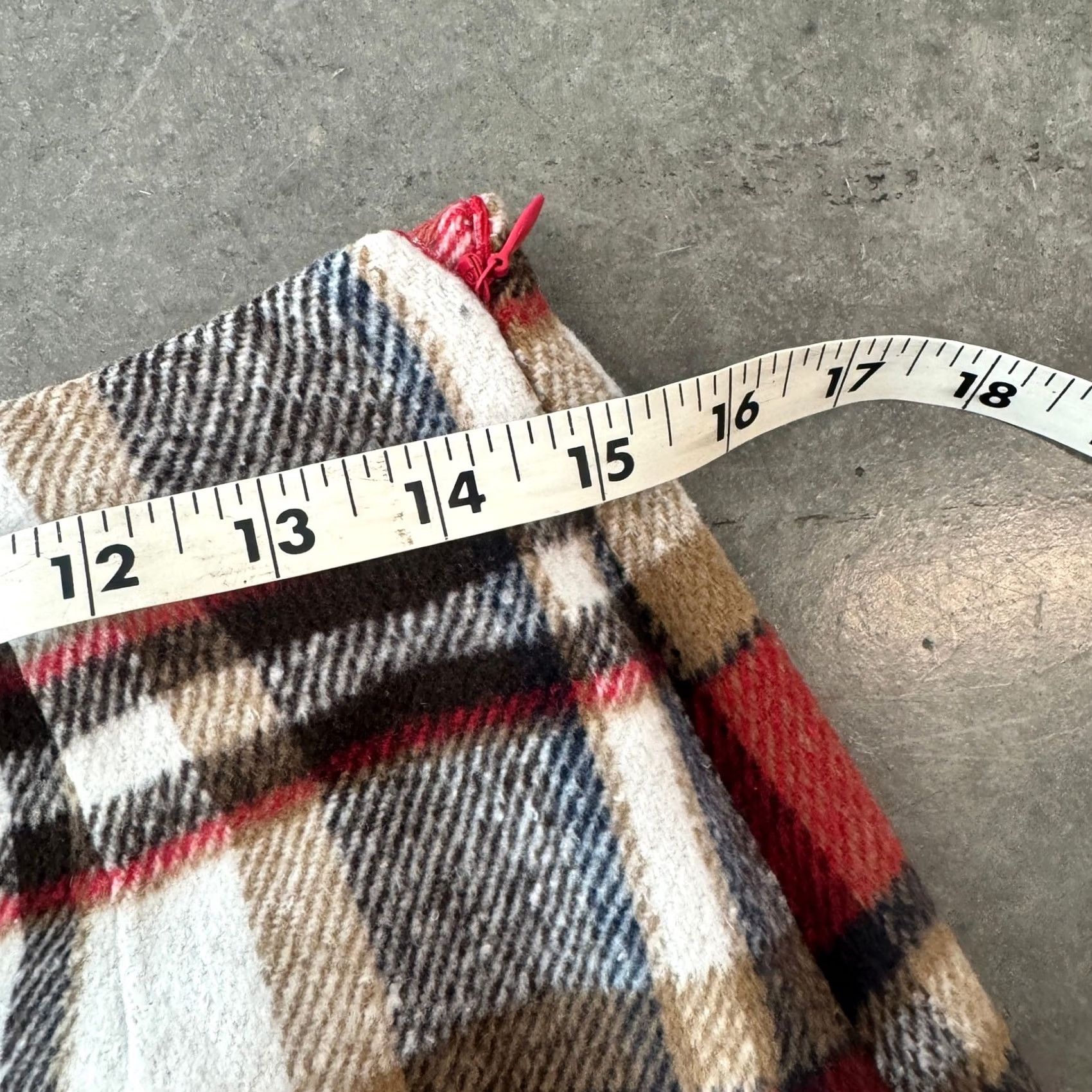 Vintage VINTAGE Y2K Plaid Fleece Red Black Mini Skirt Holiday Winter Zip Up Small Womens Skirt Size 28" / US 6 / IT 42 - 4 Thumbnail