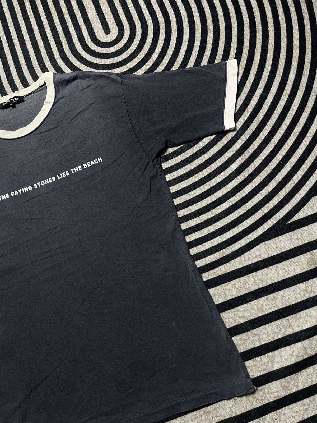 Undercover SS95 UNDERCOVER “UNDER THE PAVING STONES LIES THE BEACH”TEES Size US L / EU 52-54 / 3 - 4 Thumbnail