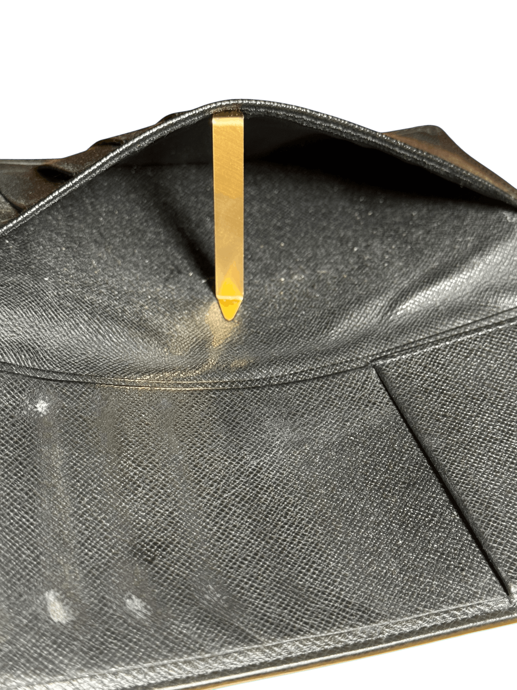 Louis Vuitton Louis Vuitton Genuine Leather Wallet in Excellent Condition. Size ONE SIZE - 12 Thumbnail