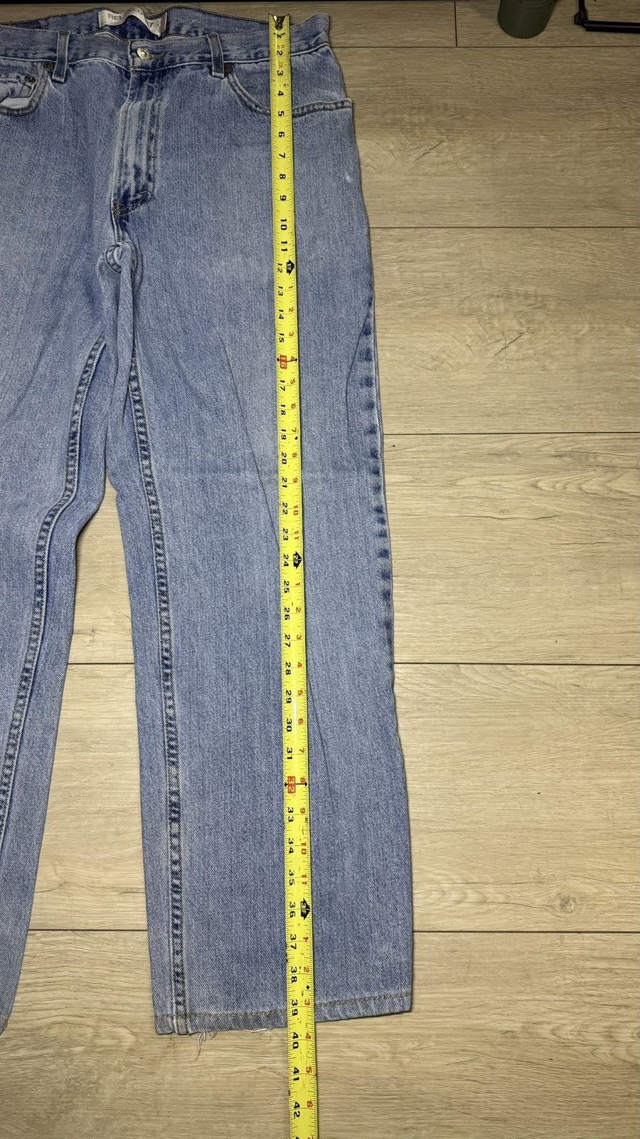 Levi's Y2K 2000s Levi’s 550 35 x 30 Light Wash Straight Leg Denim Size US 35 - 6 Thumbnail