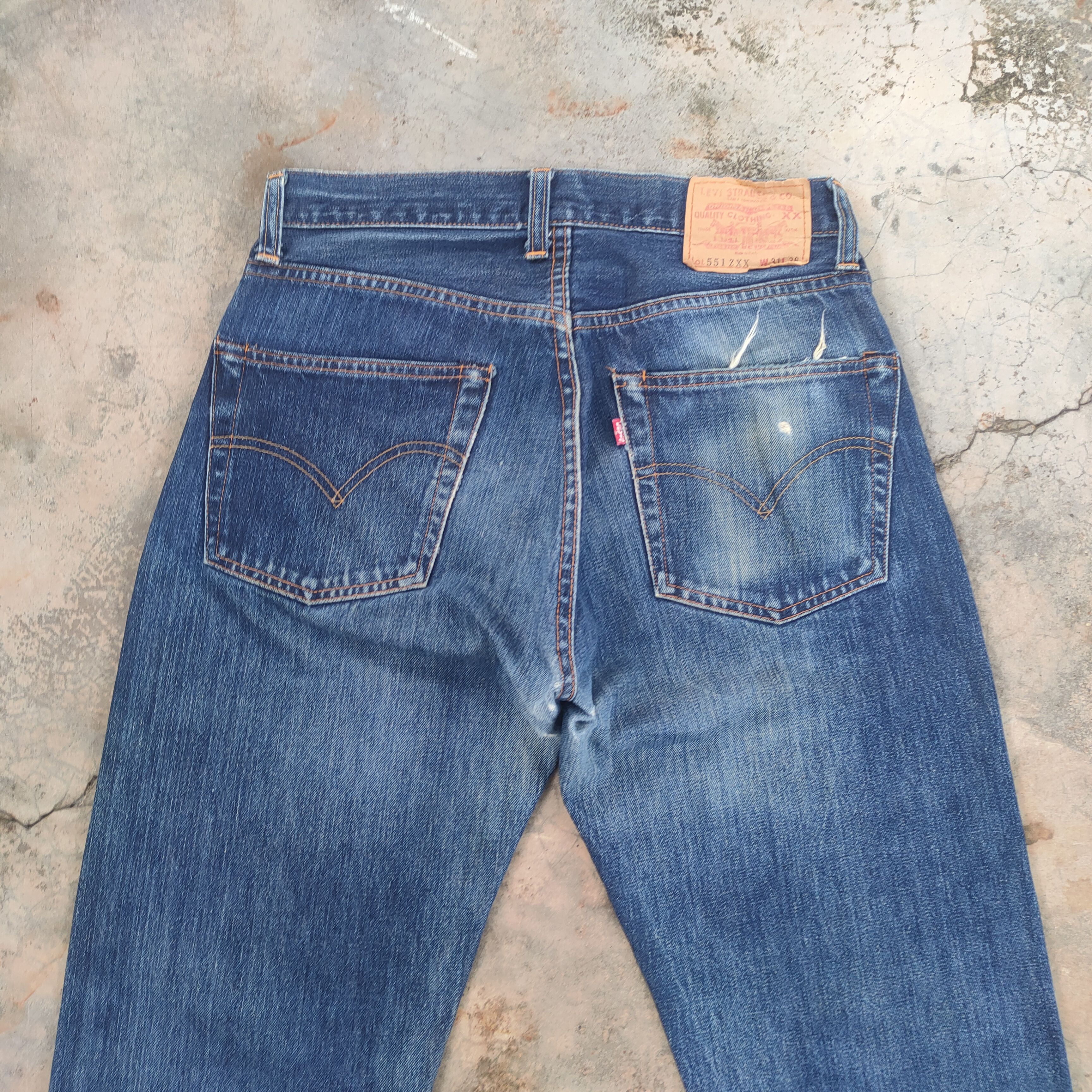 Levi's Vintage Clothing W30 VINTAGE 98' LEVI'S BIG E FADED REDLINE RIPPED JEANS PANT Size US 30 / EU 46 - 10 Thumbnail