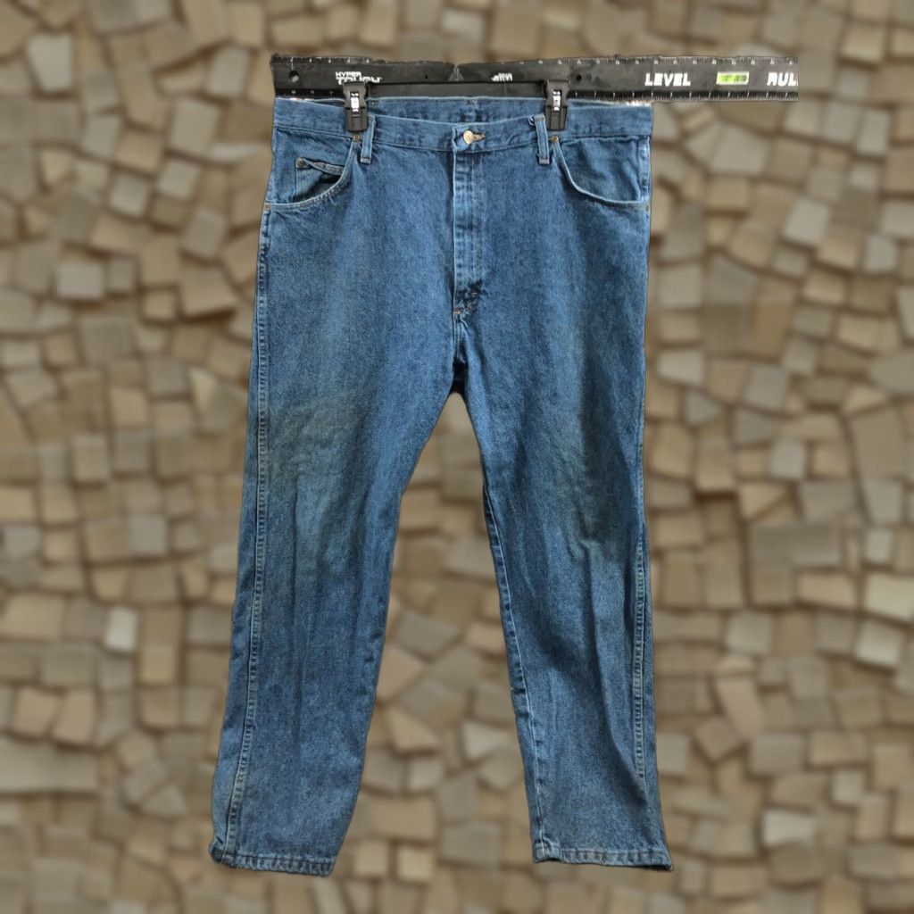 Wrangler Wrangler Jeans Straight 40x30 Mens Mid Wash Blue FLAW - Vintage? No - Regular 5-Pocket Denim Cotton Blend WW JS0100? Size US 40 / EU 56 - 1 Thumbnail