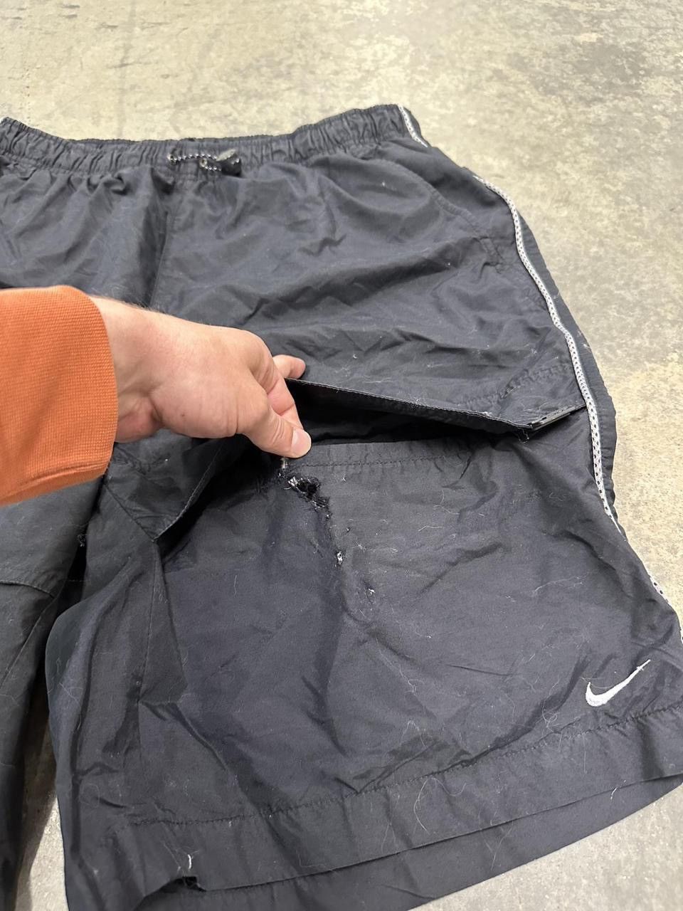 Nike Vintage Y2K Nike Baggy Black Nylon Shorts Size Medium Size US 30 / EU 46 - 4 Thumbnail