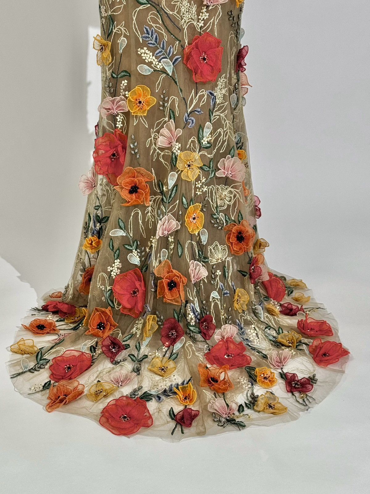 Marchesa Brand New US 8 MARCHESA Embroidered Organza Floral Gown Size M / US 6-8 / IT 42-44 - 7 Thumbnail