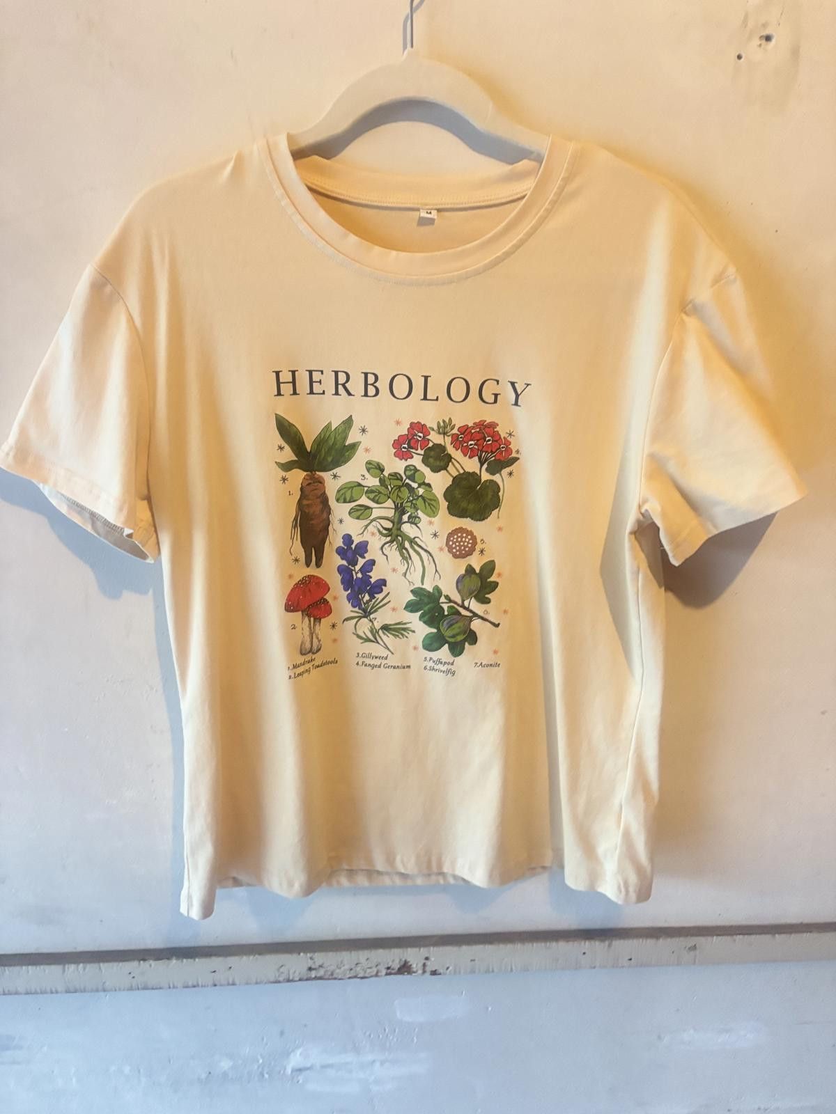 Unknown London Herbology Themed Graphic T-Shirt, Medium Size M / US 6-8 / IT 42-44 - 1 Thumbnail