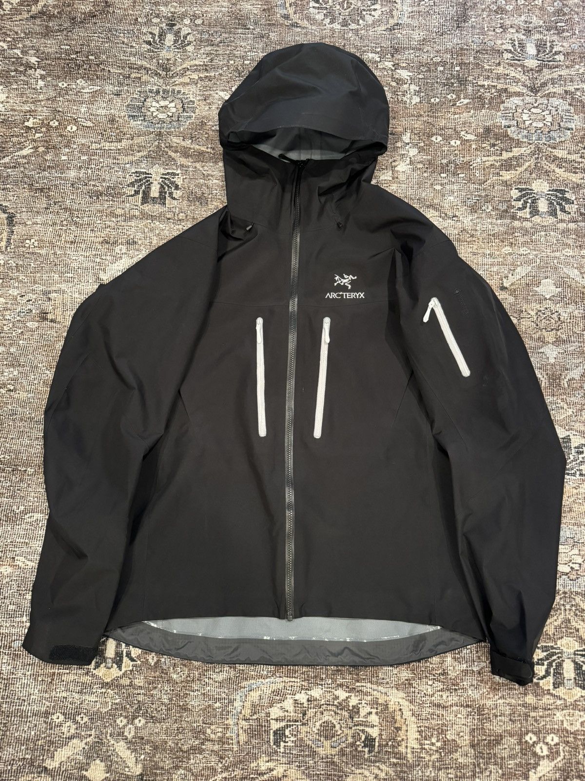 Arc'Teryx × Goretex Arcteryx Alpha SV Orca | Grailed