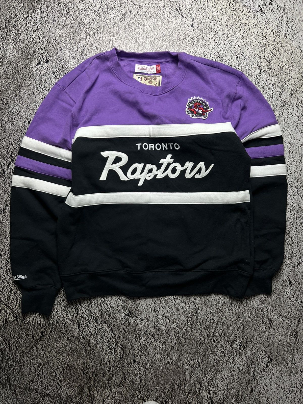 Mitchell & Ness VTG 90’s Toronto Raptors NBA mitchell&ness sweatshirt Size US XL / EU 56 / 4 - 1 Thumbnail