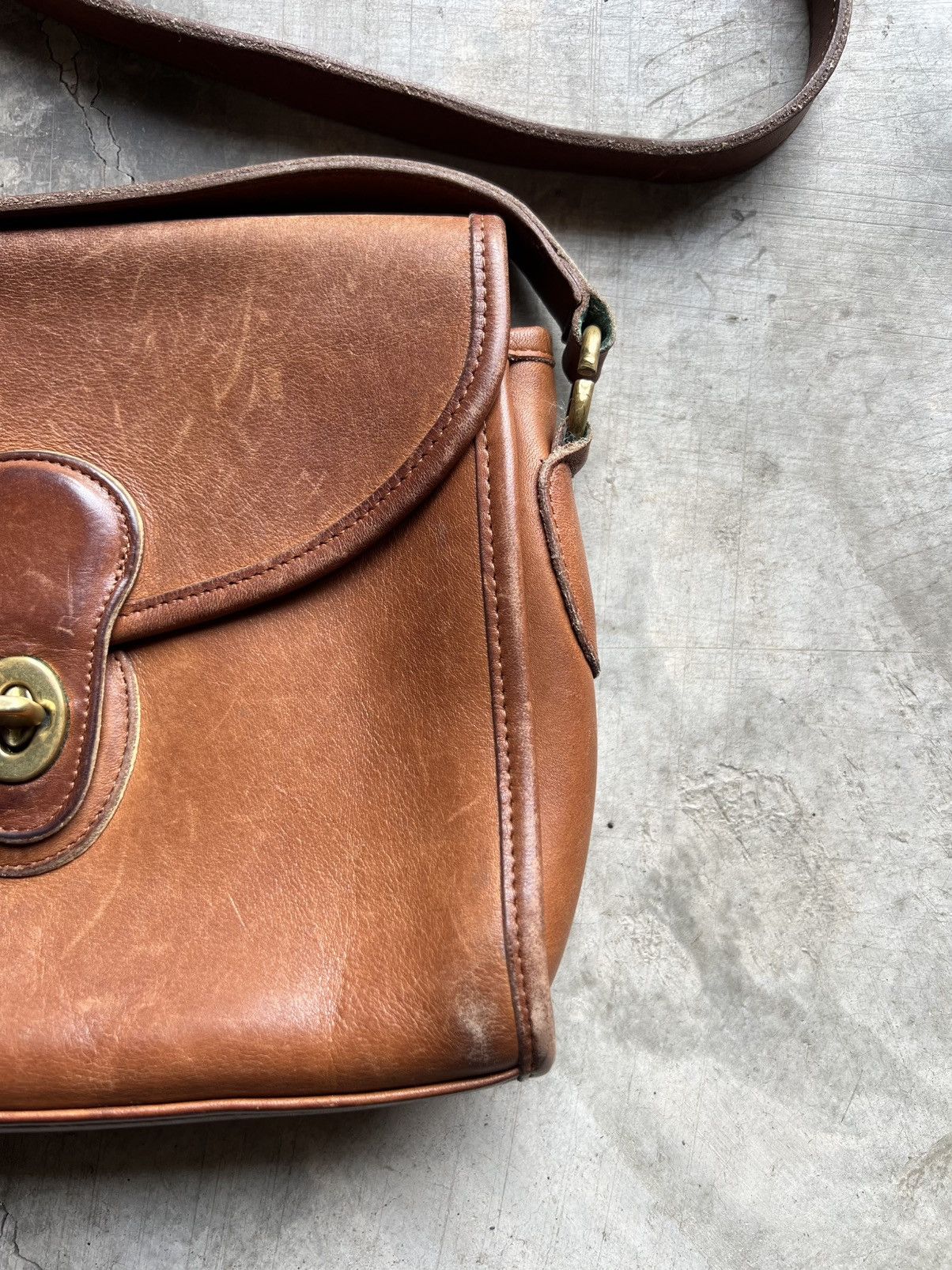 Coach Vintage Coach Willis British Tan Leather Bag Size ONE SIZE - 3 Thumbnail