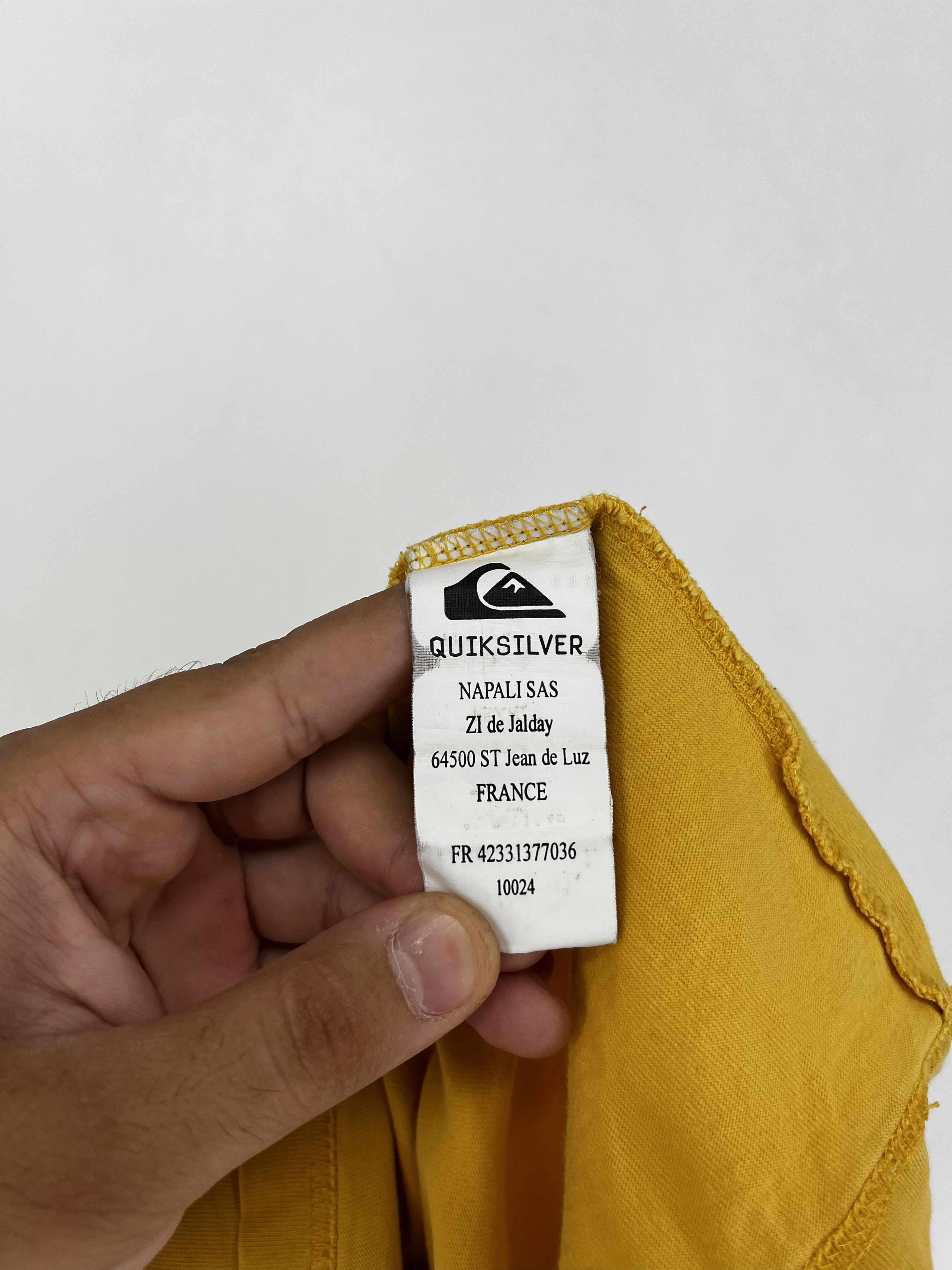 Quicksilver Vintage Quiksilver T-Shirt Size M Yellow Surf Skateboard y2k Size US M / EU 48-50 / 2 - 12 Thumbnail