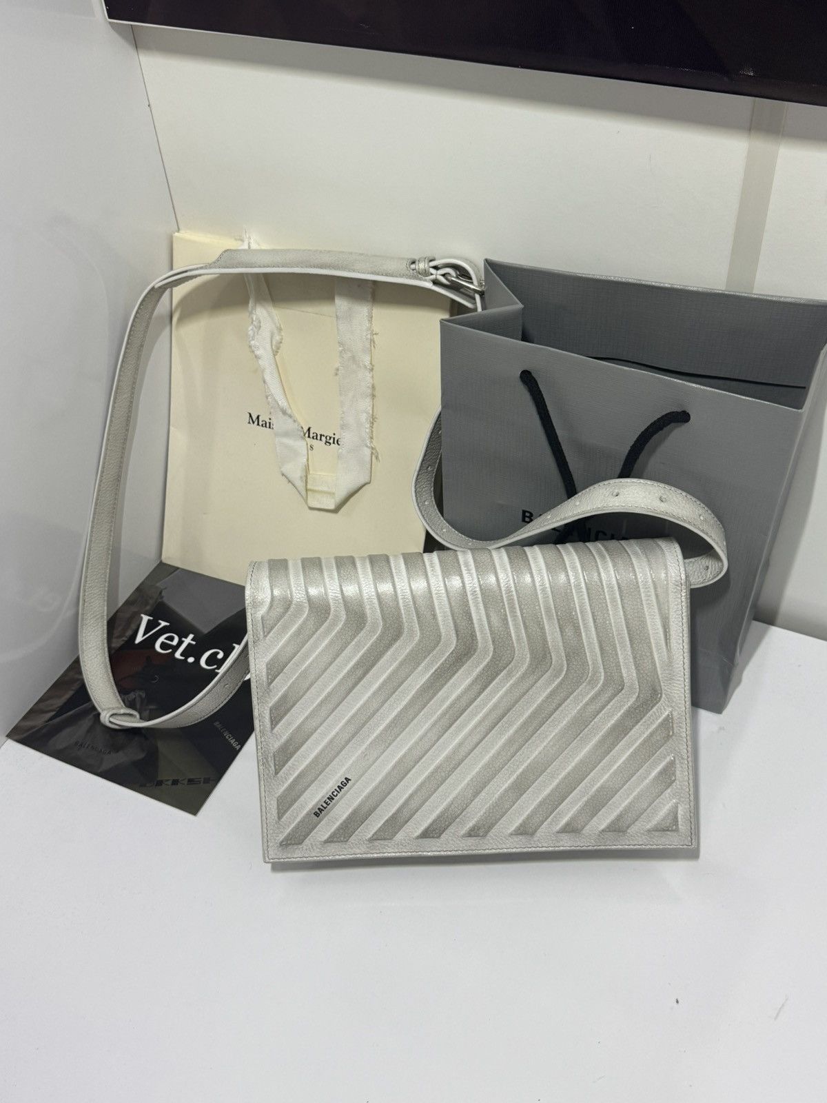 Balenciaga ✅Balenciaga CAR flap white distressed messenger bag Size ONE SIZE - 1 Thumbnail