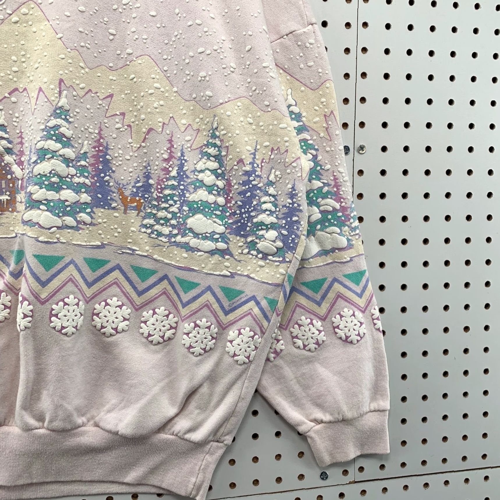 Vintage VINTAGE Lifestyles Sweatshirt Women One Size Pink Winter Snow All Over Print USA Size ONE SIZE - 7 Thumbnail