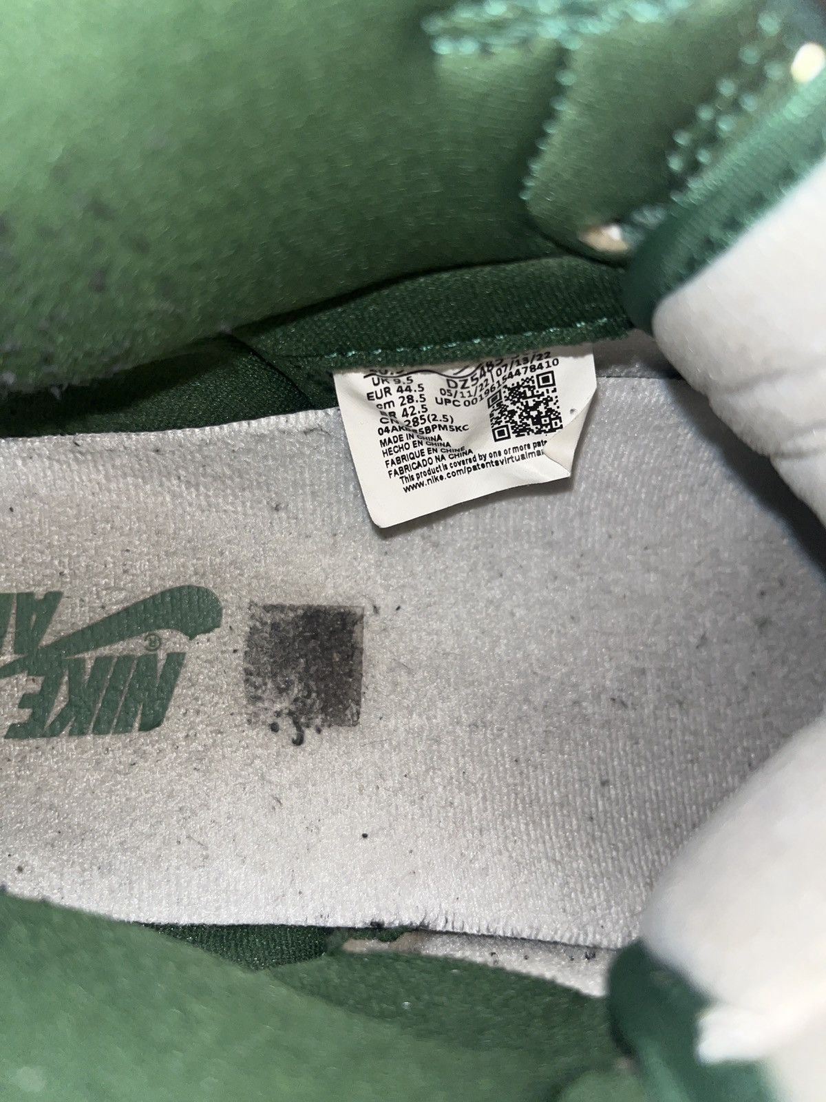 Nike Green and White Air Jordon 1s Hightop Size US 10.5 / EU 43-44 - 6 Thumbnail