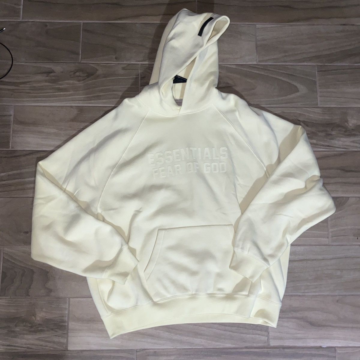 NEW FEAR OF GOD ESSENTIALS HOODIE IN EGGSHELL selling SZ MEDIUM