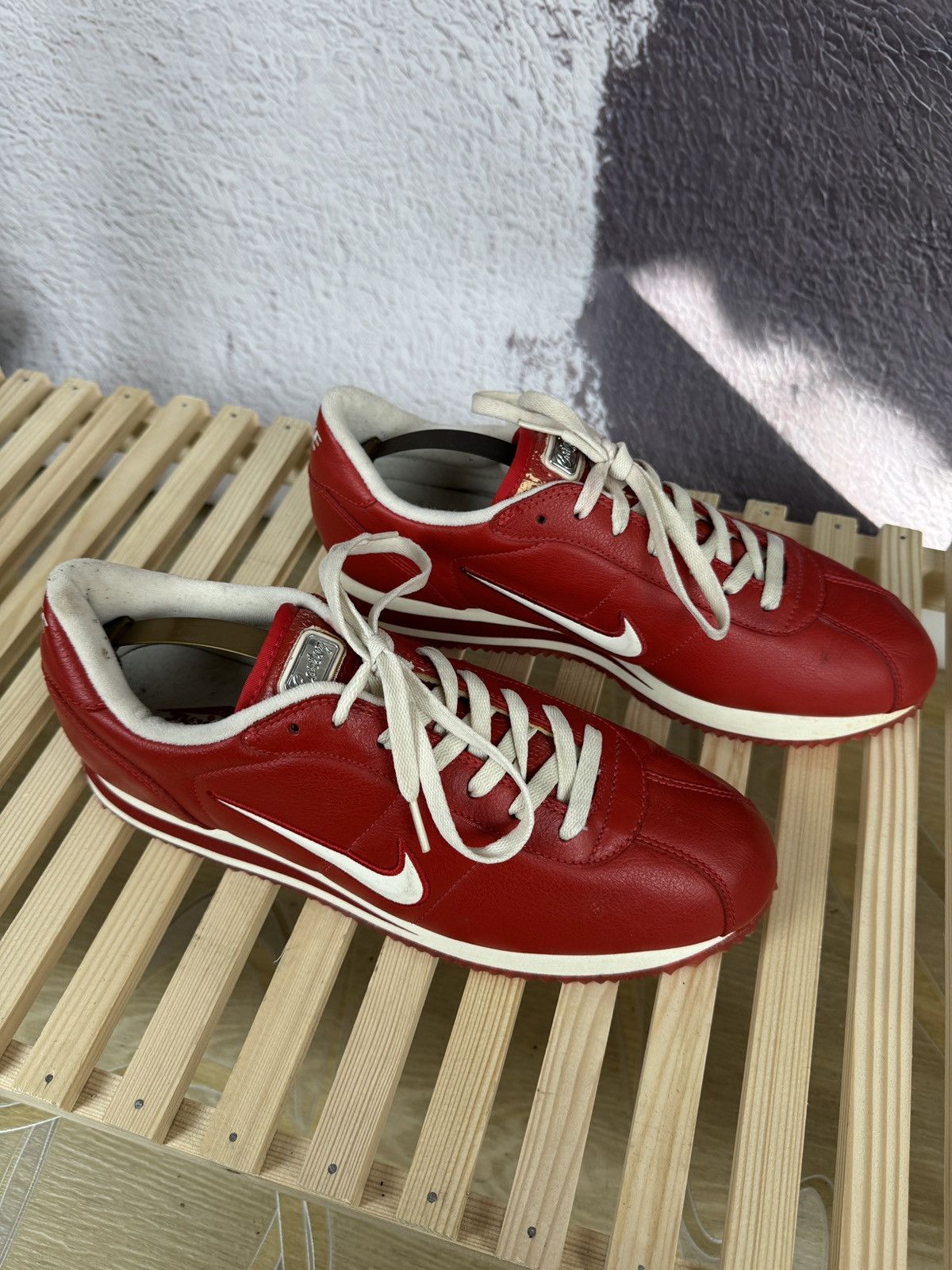 Nike Nike vintage y2k red rare swoosh logo low top sneakers Size US 12 / EU 45 - 3 Thumbnail