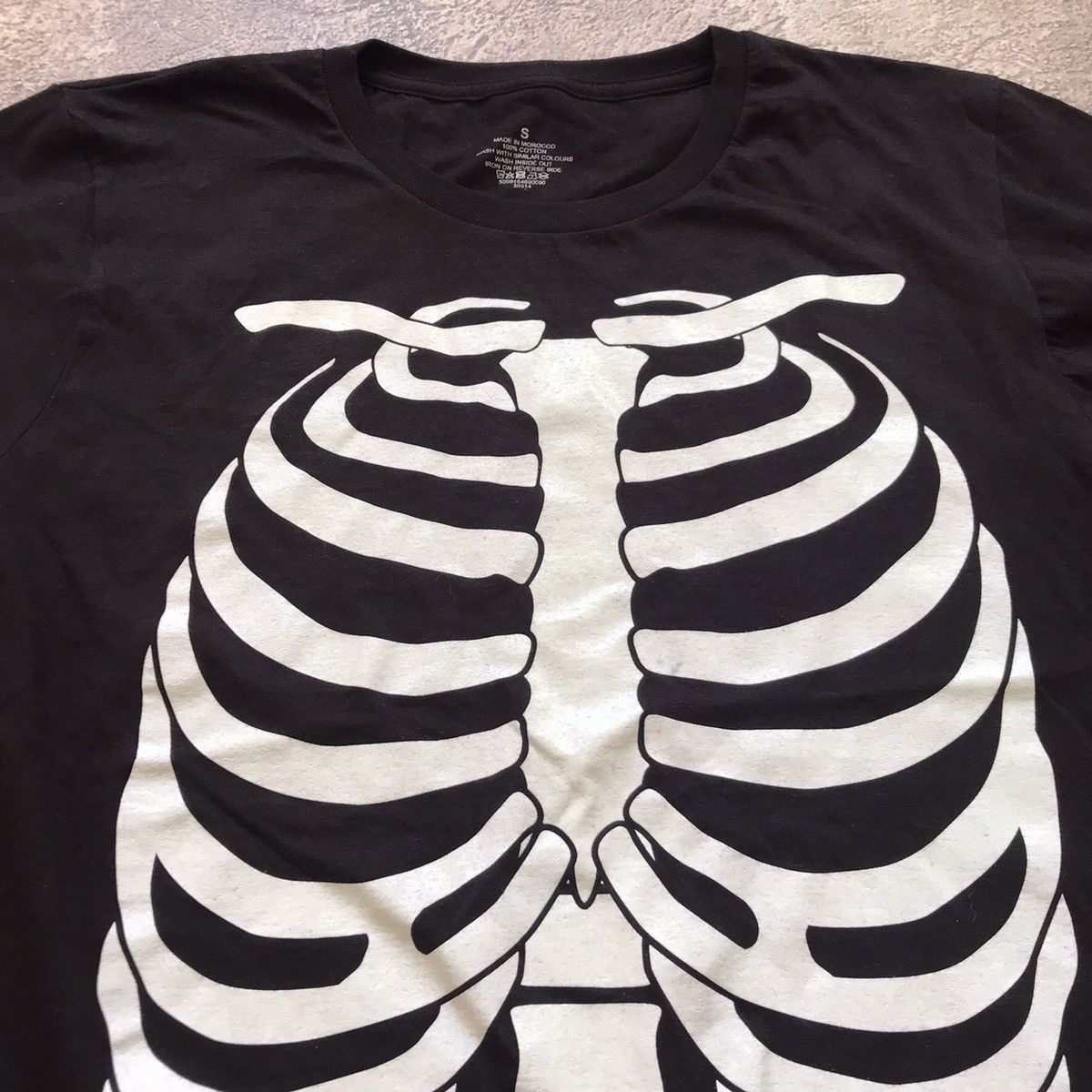 Other VINTAGE SKELETON TEE HORROR BONES ANGRY ROCK Y2K 90s Size US S / EU 44-46 / 1 - 3 Thumbnail