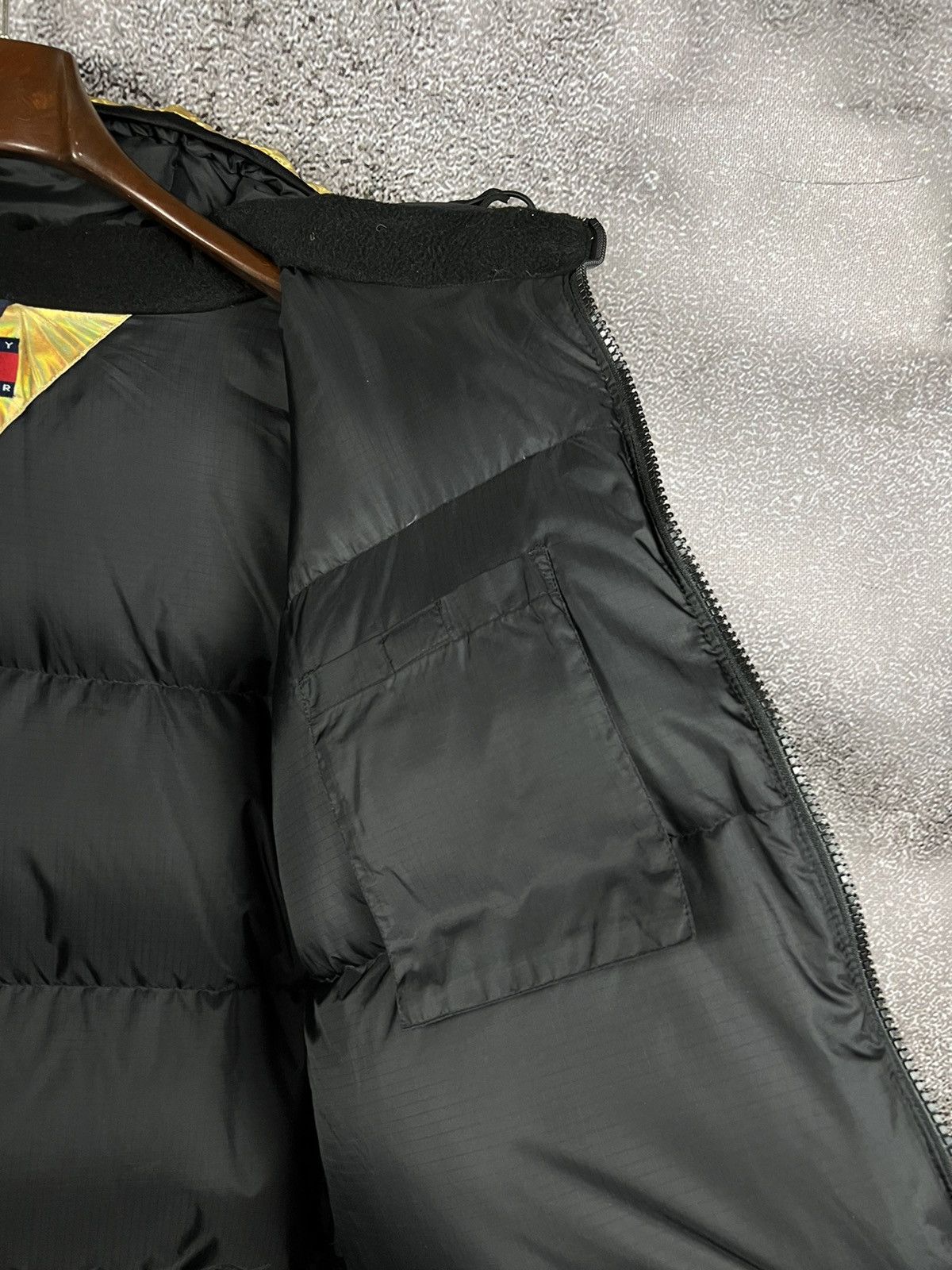 Tommy Hilfiger Tommy Hilfiger Rainbow Gold Puffer Jacket Expedition XL Size US XL / EU 56 / 4 - 16 Thumbnail