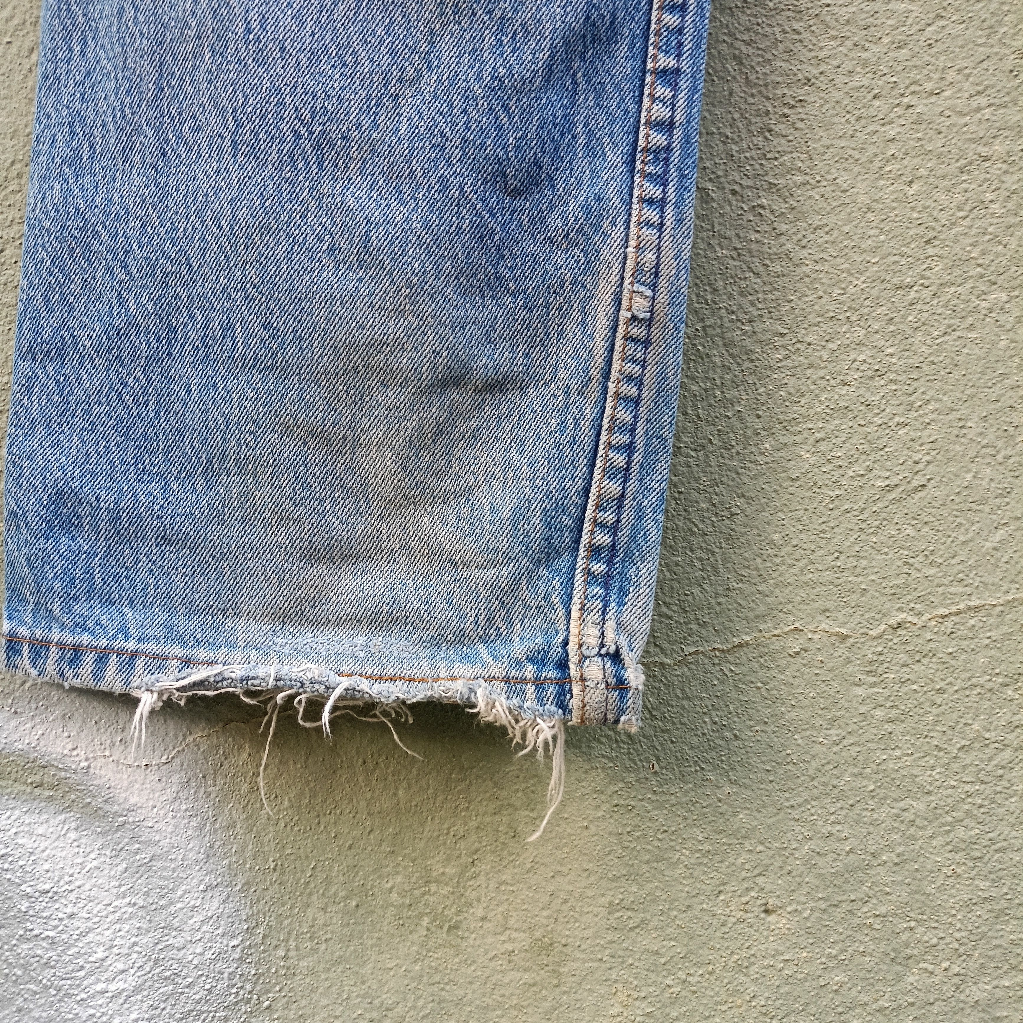 Levi's Vintage Clothing Levi's 501 Distressed jeans Vintage Usa Size US 33 - 14 Thumbnail