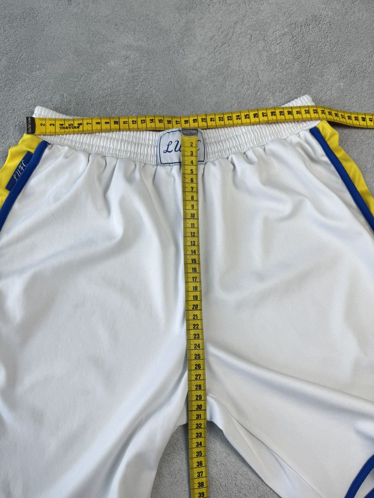Macron Leeds United 2012 2013 Home Football Soccer Shorts Macron Size US 30 / EU 46 - 9 Thumbnail