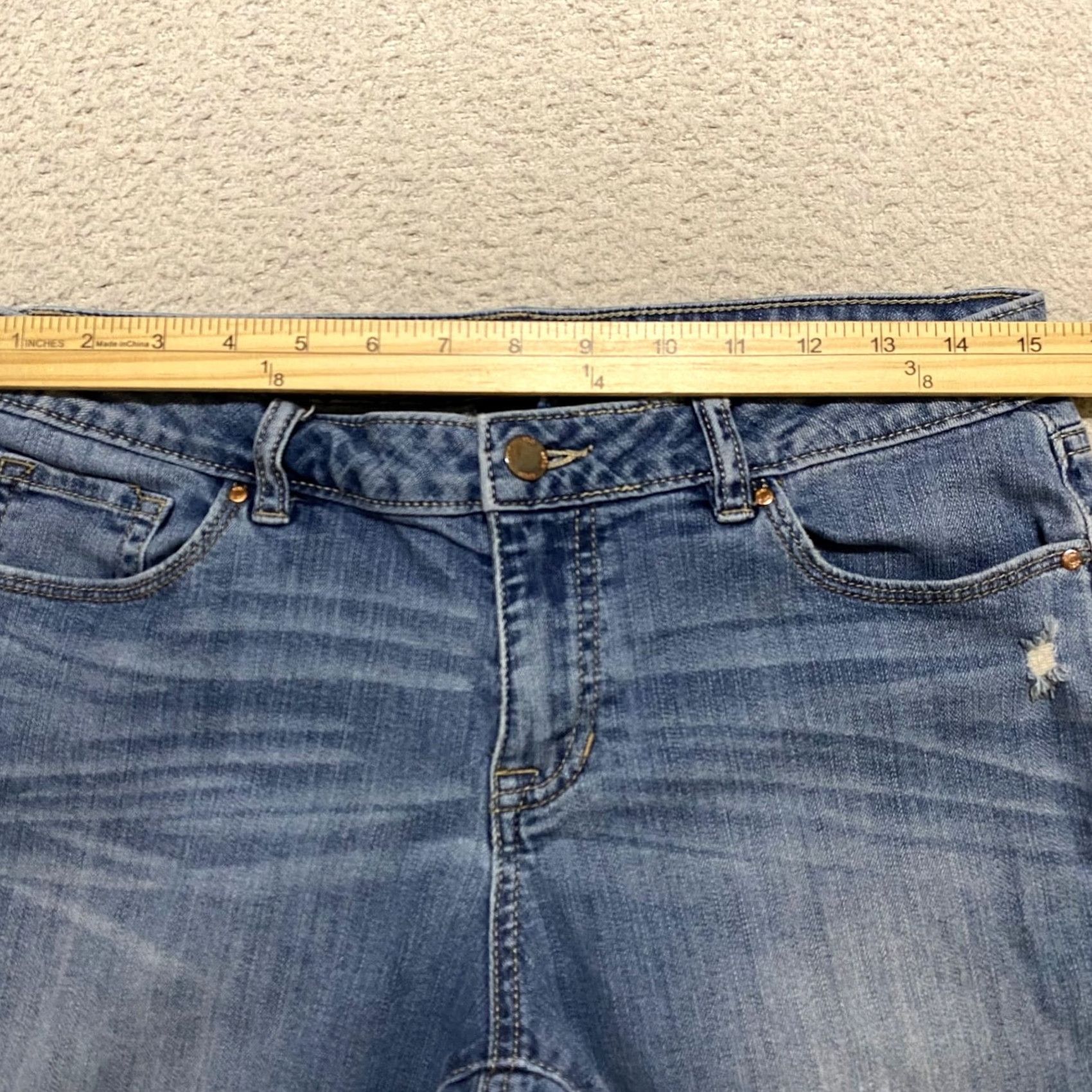 Apt. 9 Apt. 9 Womens 8 Bermuda Shorts Blue Denim Inseam 12" Mid Rise Distressed 5-Pocket Denim Bermuda Womens Size 8 Blue Modern Casual Shorts Womens Size 30" / US 8 / IT 44 - 7 Thumbnail