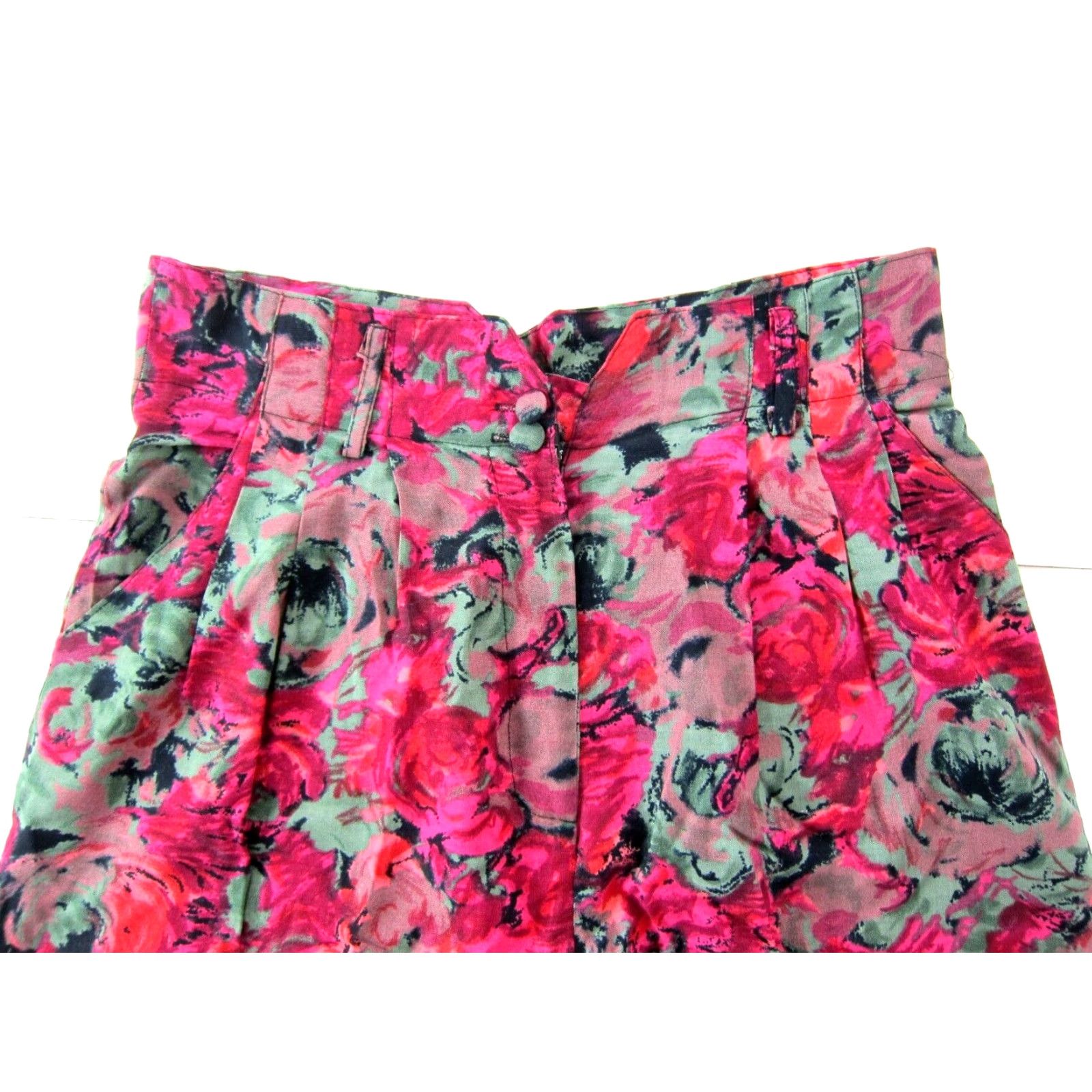 Vintage VINTAGE La BELLE Bermuda Shorts Pink Green Black Floral Pocket High Rise Pleated M Size 30" / US 8 / IT 44 - 6 Thumbnail