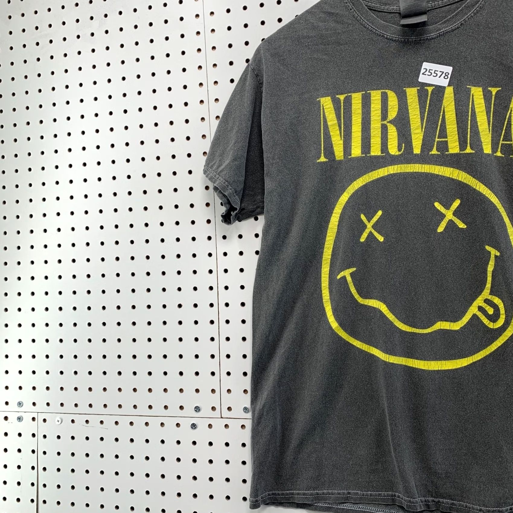 Gildan Nirvana Shirt Faded Gray Yello wSmiley Face Music Band Tee Mens Medium Size US M / EU 48-50 / 2 - 3 Thumbnail