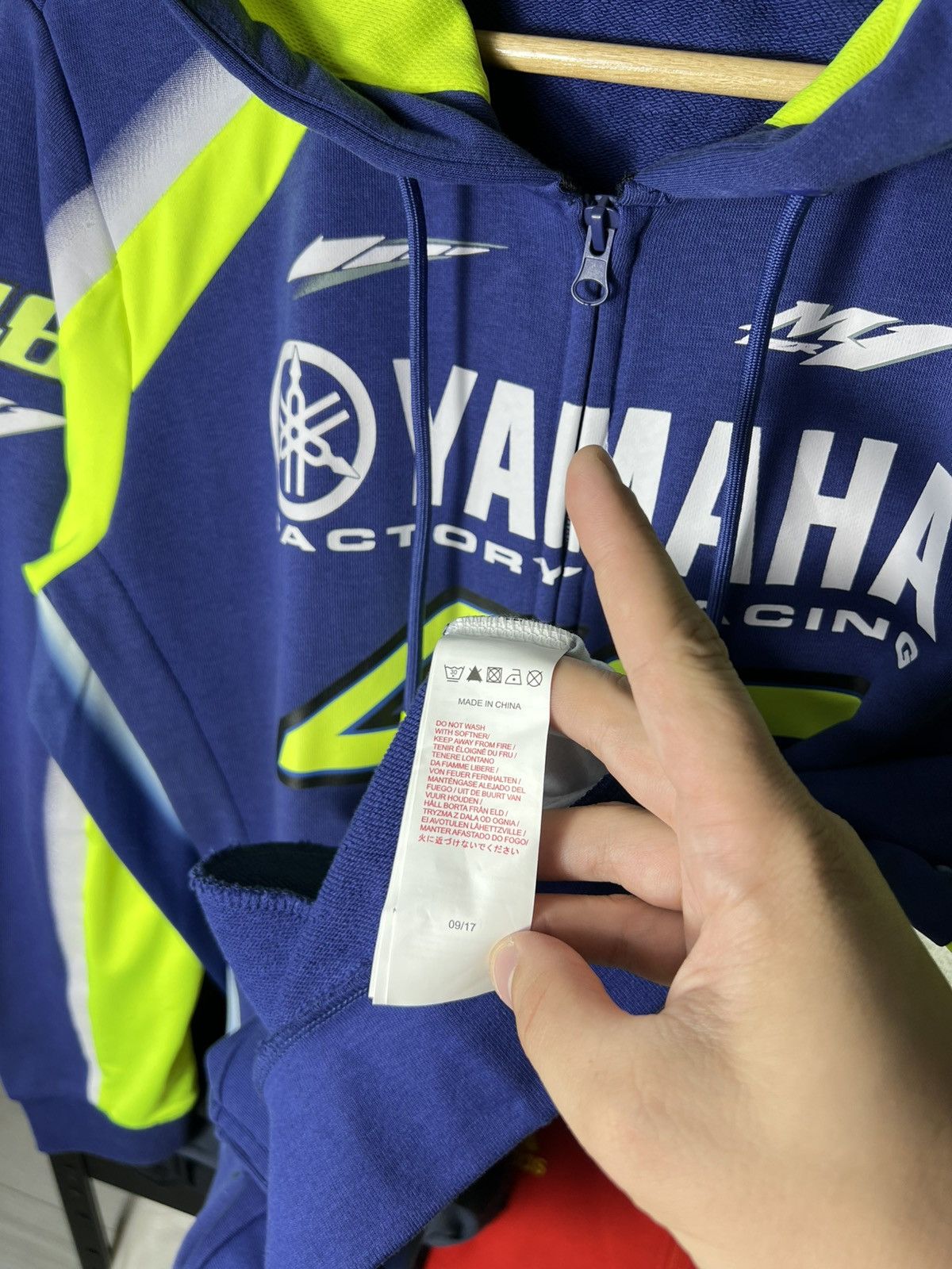 Yamaha Vintage Y2K Yamaha VALENTINO ROSSI 46 Hoodie Rare Retro Hype Size US XL / EU 56 / 4 - 14 Thumbnail