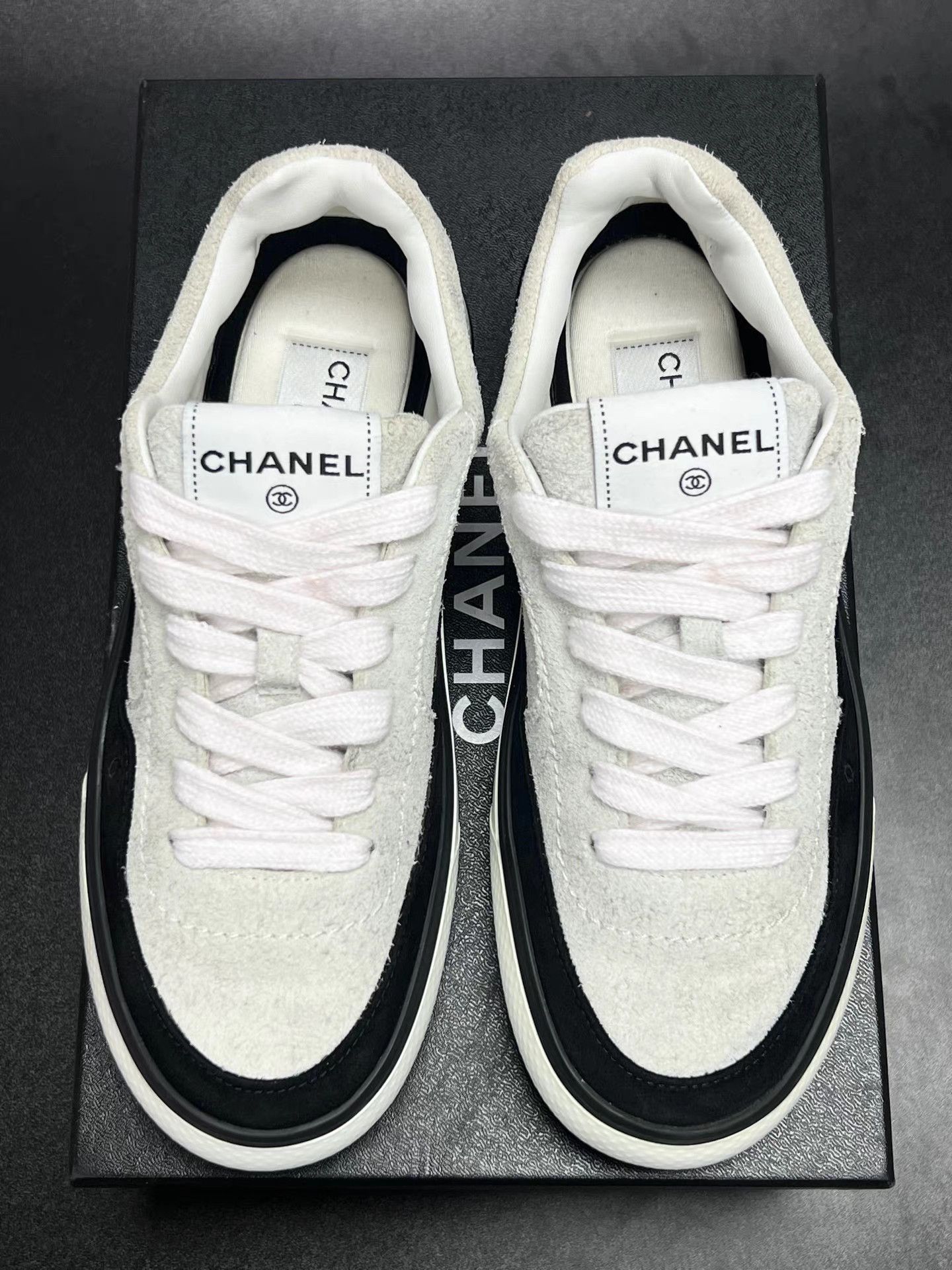 Chanel CHANEL Grey & Black Low-Top Sneakers K15 Size US 8.5 / IT 38.5 - 3 Thumbnail