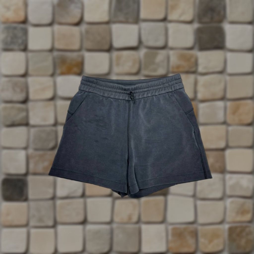 Lululemon Lululemon Shorts Womens 4 Softstreme HR 3.5" Gray Sports Activewear Gym Running Satin? Size 27" / US 4 / IT 40 - 1 Thumbnail