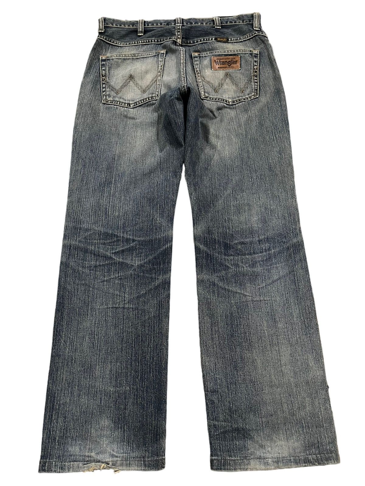 Wrangler Vintage 90s Wrangler Blue Wash Distress Style Baggy Jeans Size US 32 / EU 48 - 2 Thumbnail