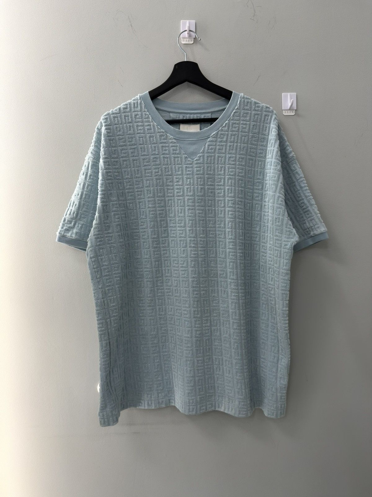 Givenchy Givenchy 4G Motif Towel T Shirt Light Blue Size US L / EU 52-54 / 3 - 1 Thumbnail