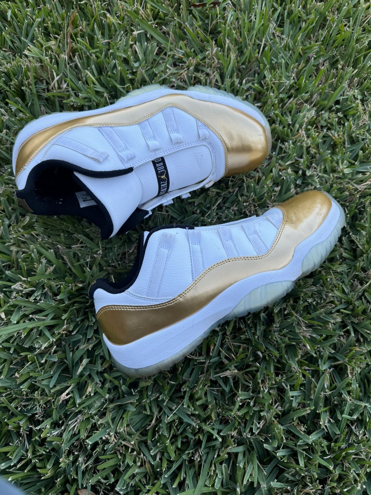 Jordan Brand × Nike Air Jordan Retro 11s “Closing Ceremony” Size US 8.5 / EU 41-42 - 2 Thumbnail
