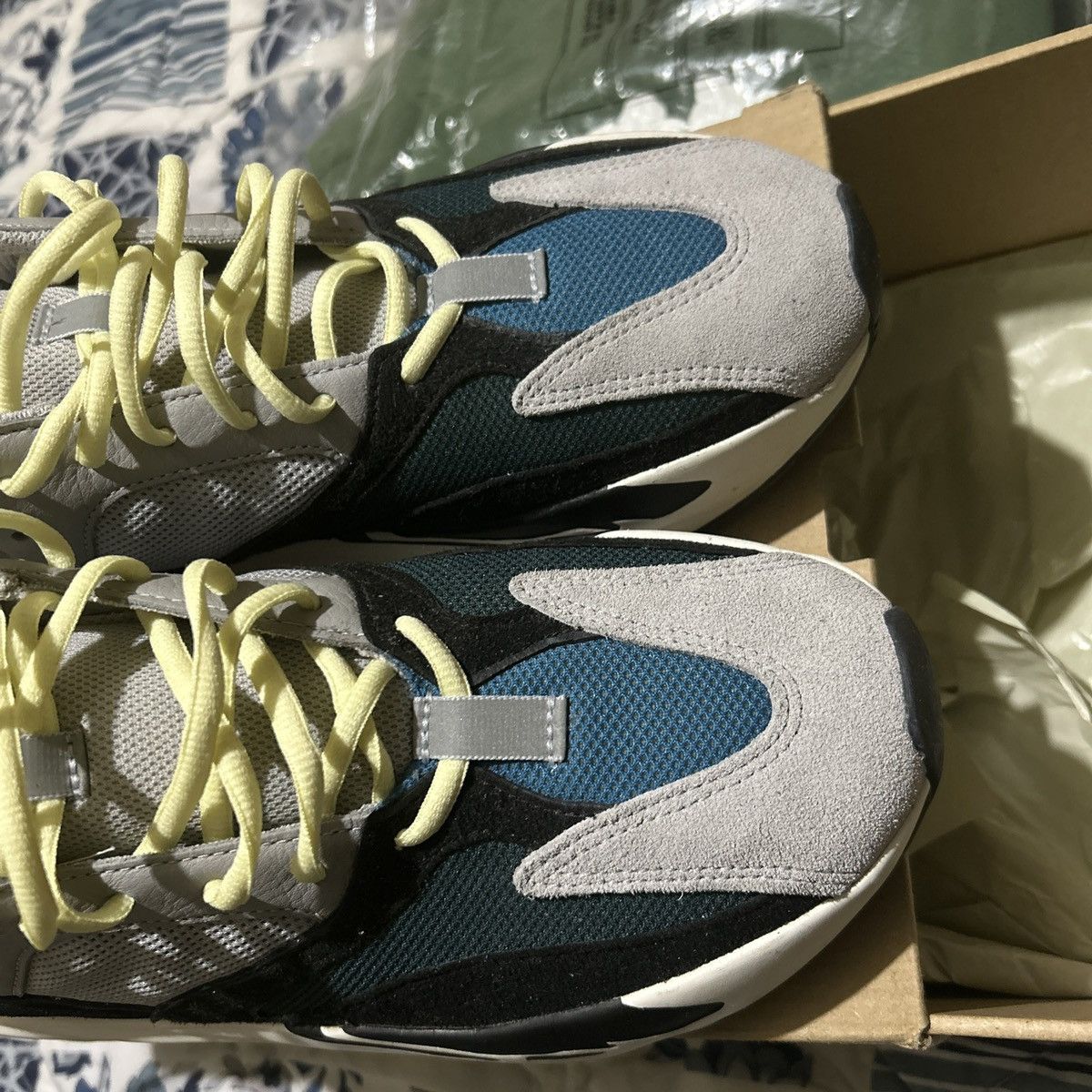 Adidas Yezzy boost 700 wave runner Size US 10 / EU 43 - 6 Thumbnail